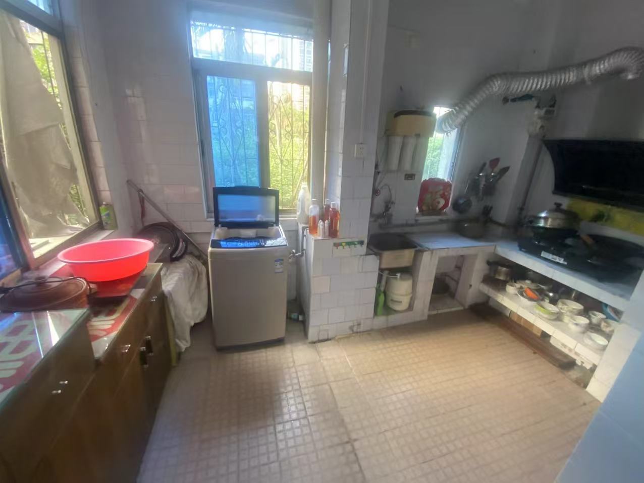 城建局宿舍 3室1厅1卫 115.0万 城建局宿舍 3室1厅1卫 115.0万客厅