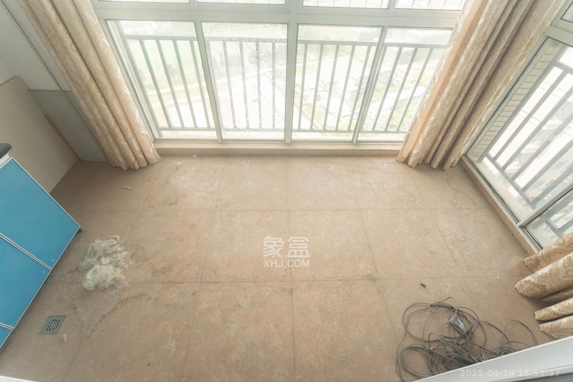 紫晶城 3室2厅2卫 59.8万 紫晶城 3室2厅2卫 59.8万阳台