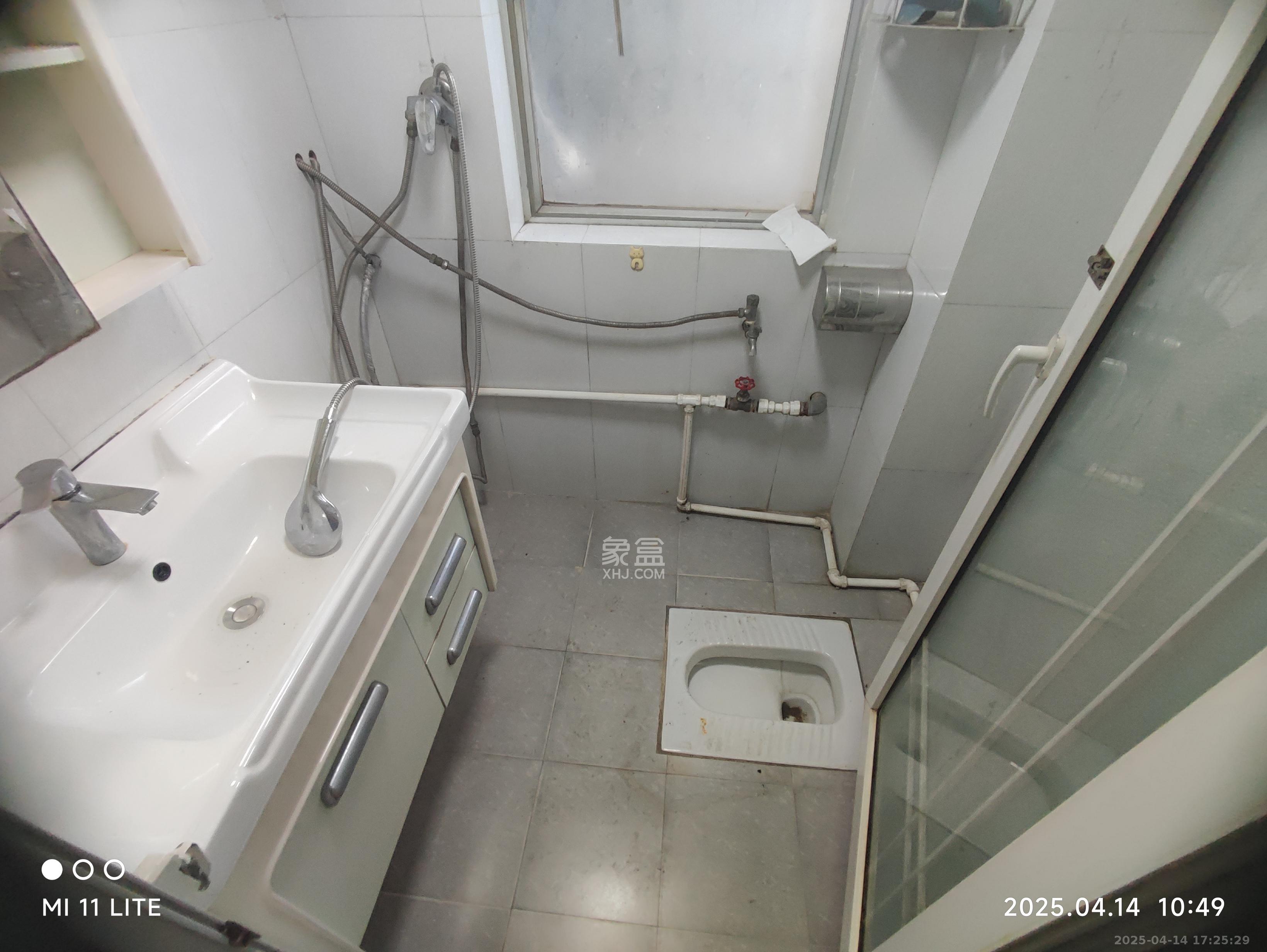 翡翠林居  3室2厅1卫   1800.00元/月室内图