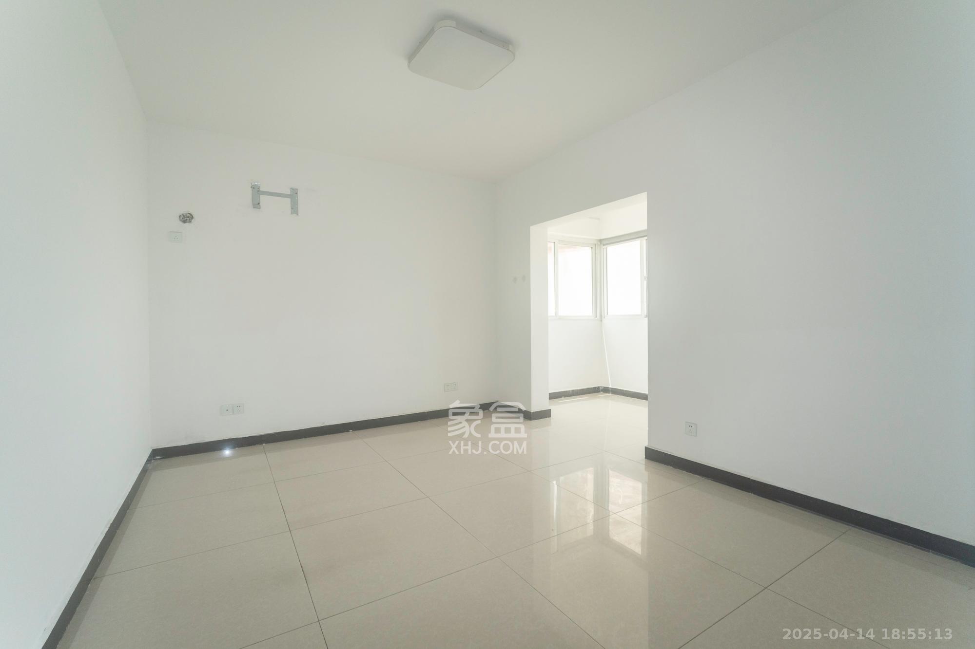 开源鑫阁 6室2厅3卫 108.0万 开源鑫阁 6室2厅3卫 108.0万卧室