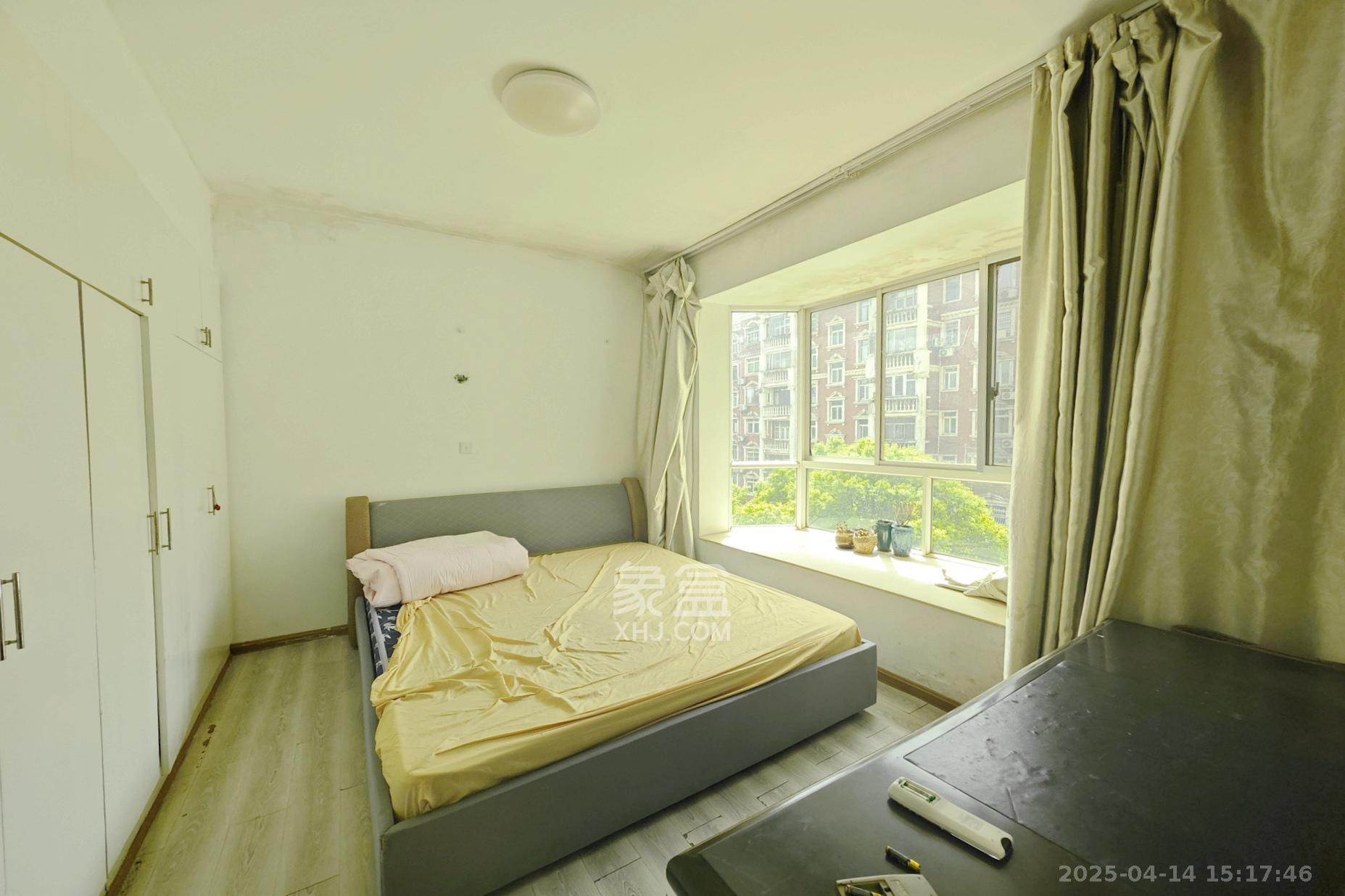 名都花园  3室2厅2卫    83.8万卧室