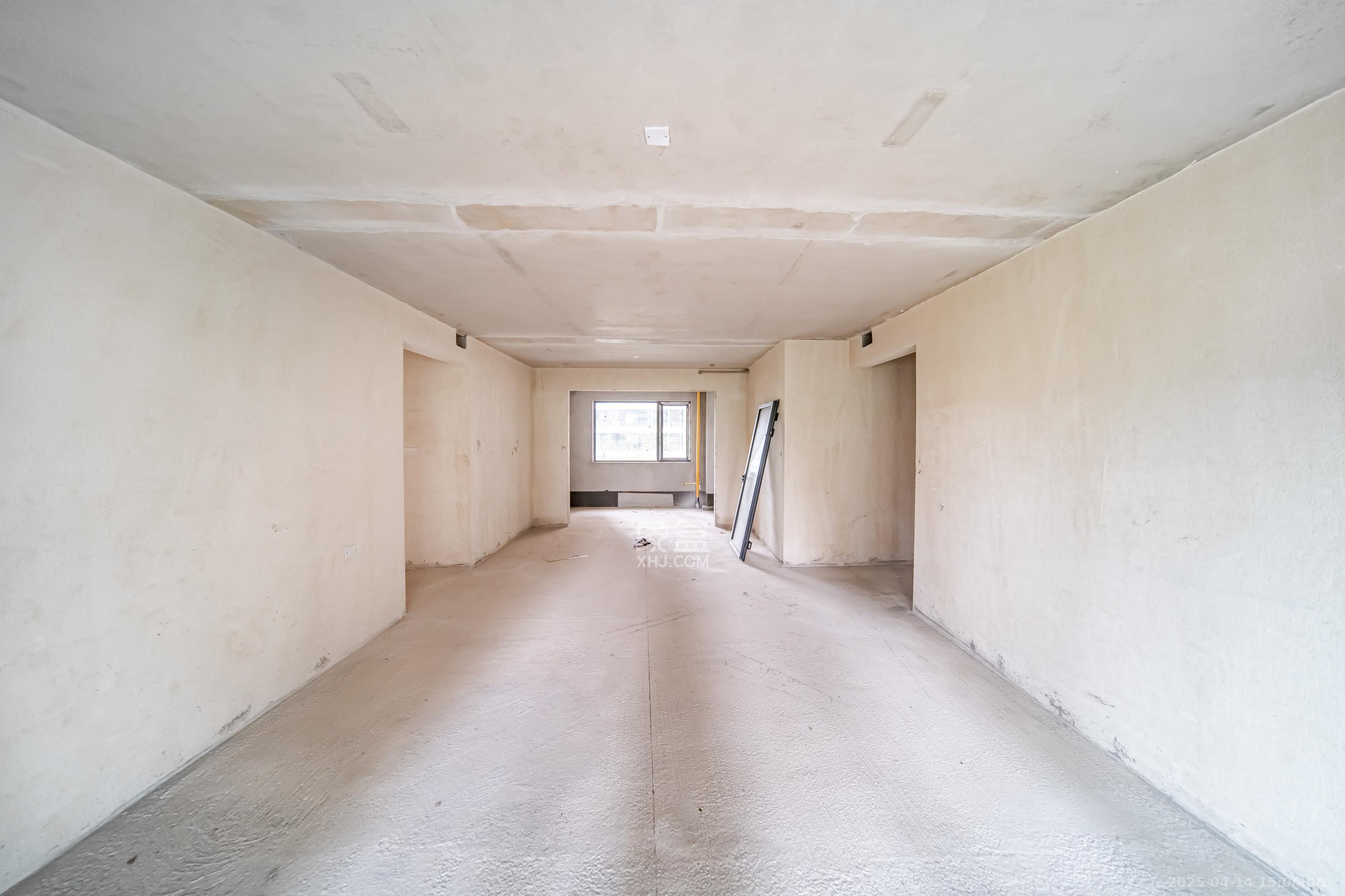 城发恒伟洋湖映2009 4室2厅2卫 175.0万 城发恒伟洋湖映2009 4室2厅2卫 175.0万客厅