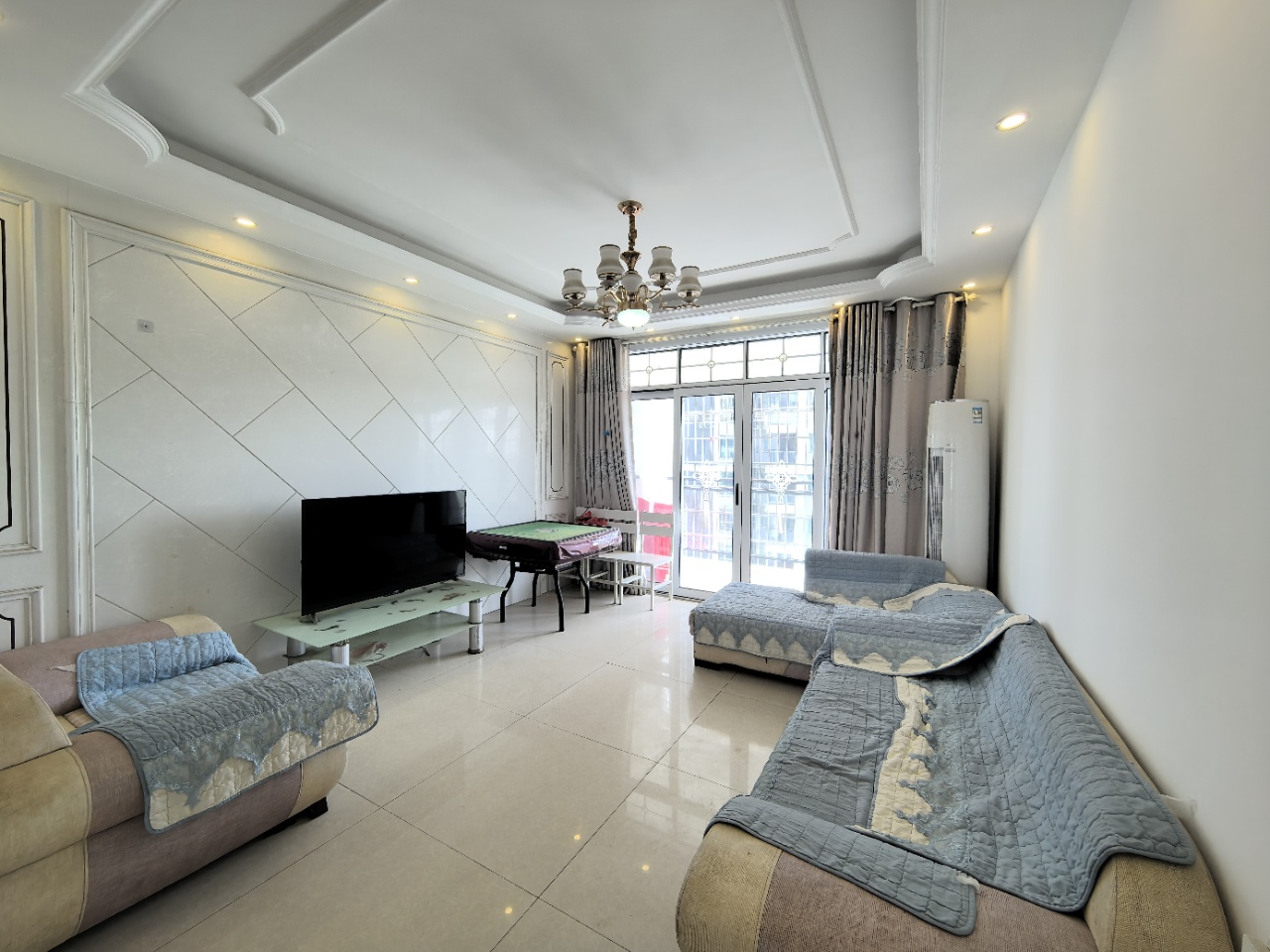 国色天香 4室2厅2卫 2100.0元/月 国色天香 4室2厅2卫 2100.0元/月室内图