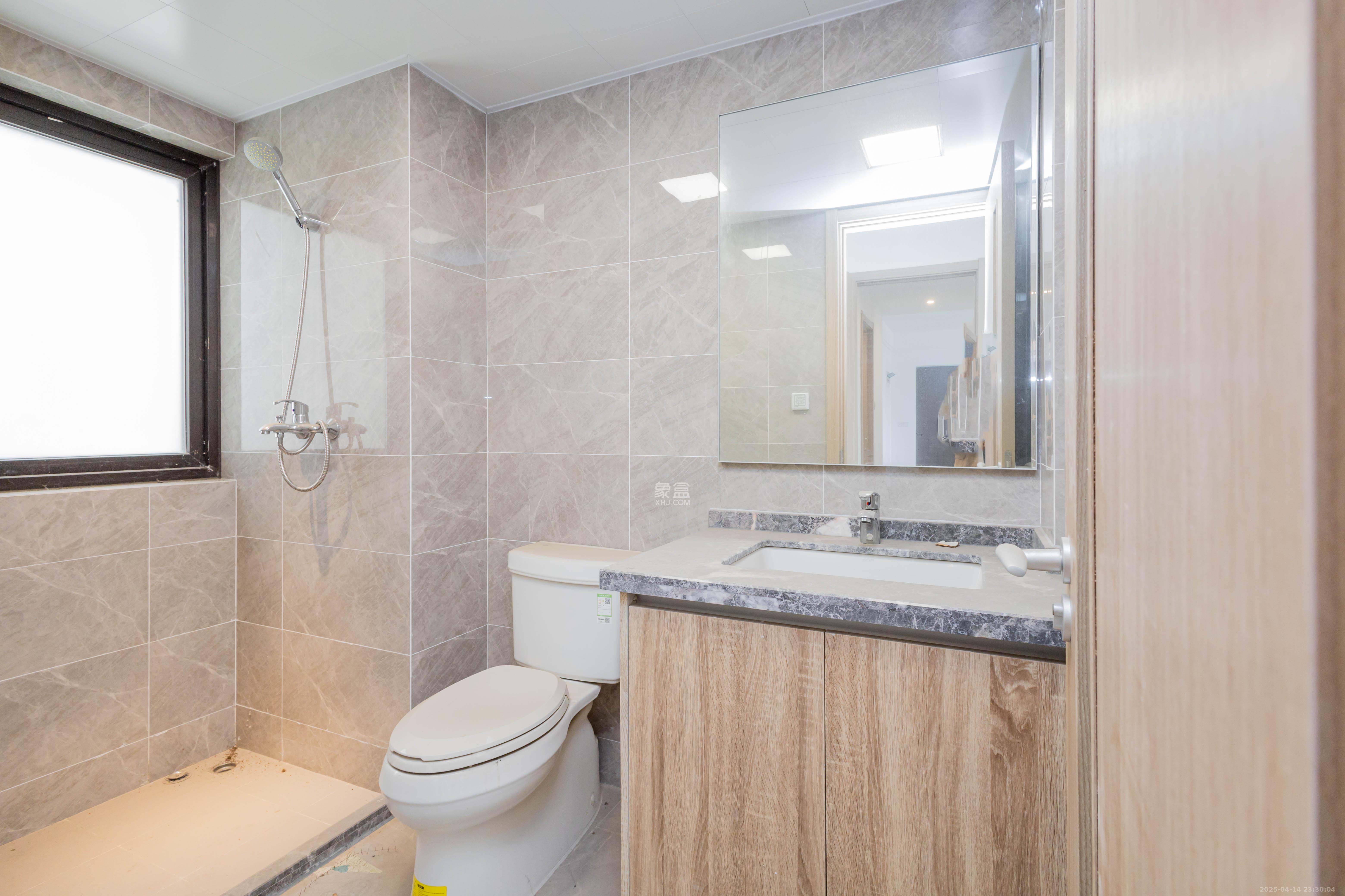 君合新城玺樾 3室2厅2卫 90.0万 君合新城玺樾 3室2厅2卫 90.0万卫生间