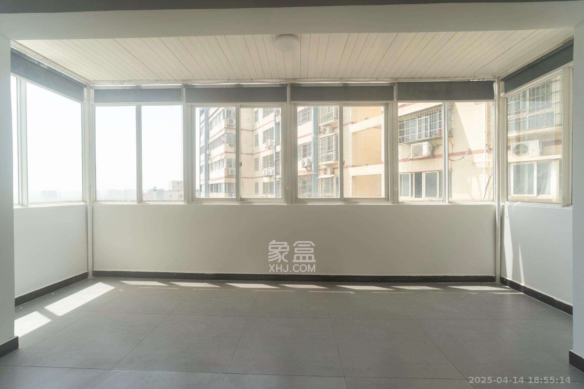 开源鑫阁 6室2厅3卫 108.0万 开源鑫阁 6室2厅3卫 108.0万阳台