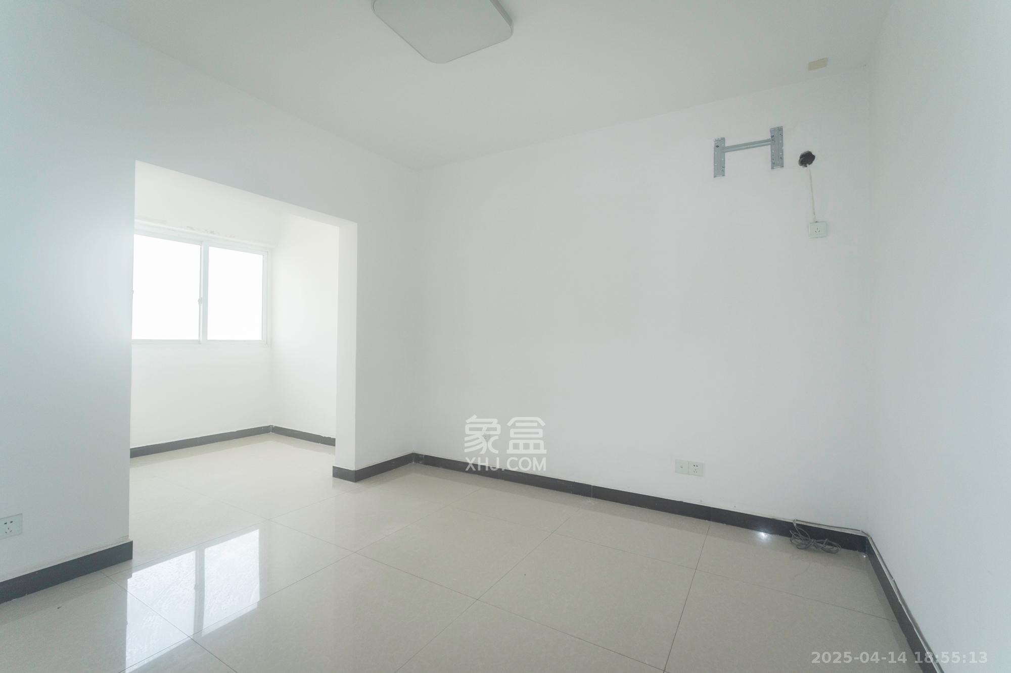 开源鑫阁 6室2厅3卫 108.0万 开源鑫阁 6室2厅3卫 108.0万卧室