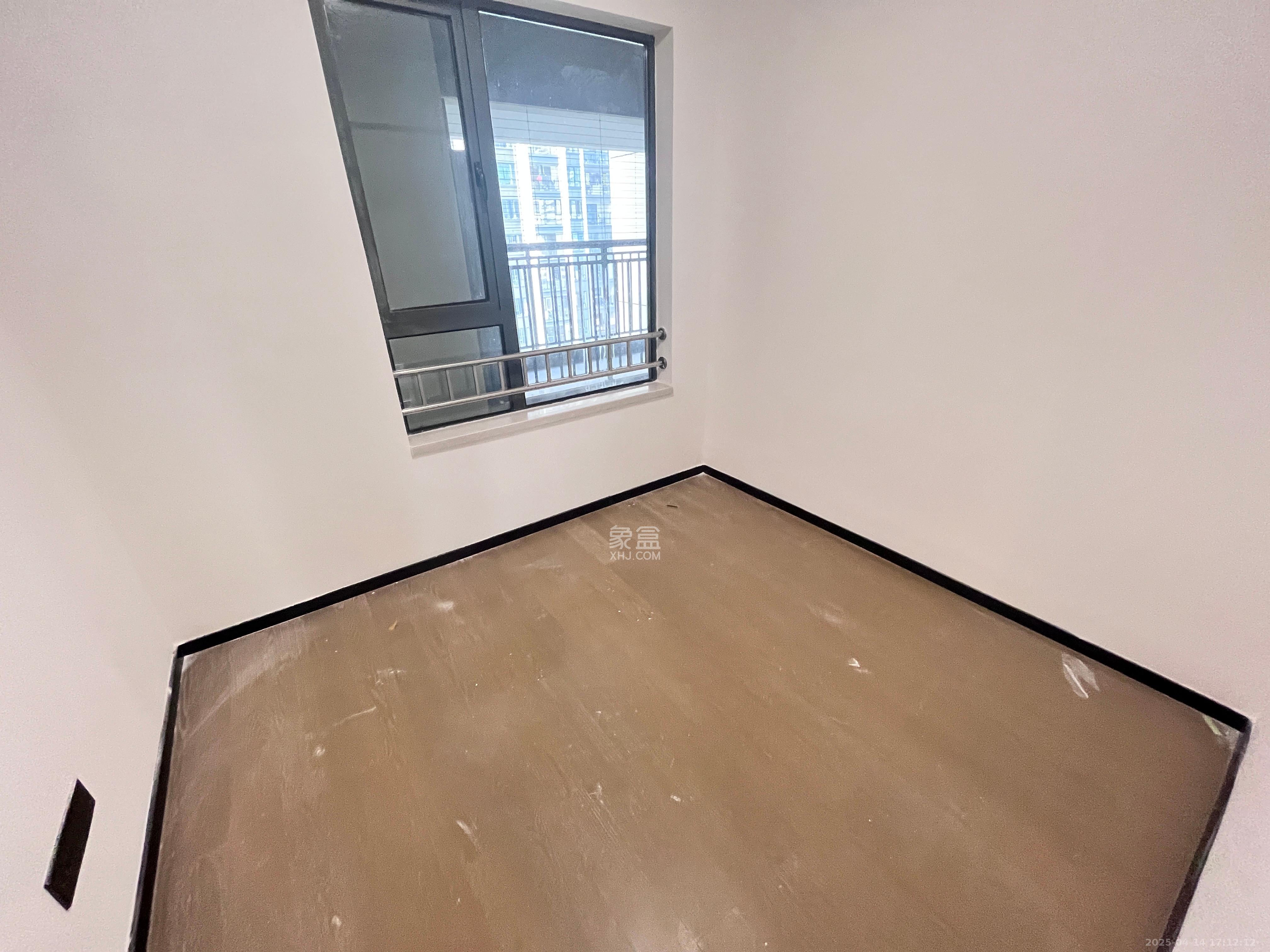 欣利梅溪左岸 3室2厅2卫 2800.0元/月 欣利梅溪左岸 3室2厅2卫 2800.0元/月室内图