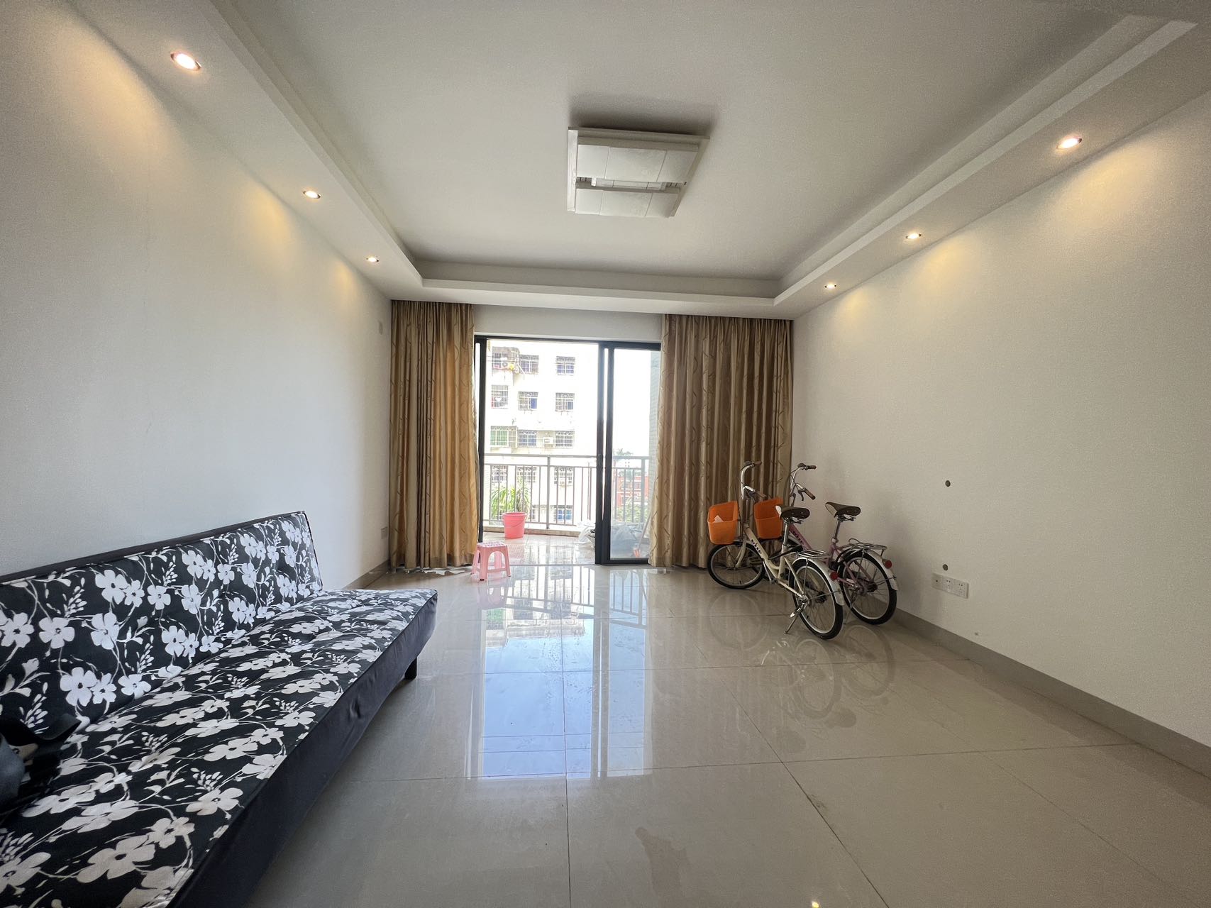 秀山观海苑  2室2厅1卫    116.0万 秀山观海苑  2室2厅1卫    116.0万室内图