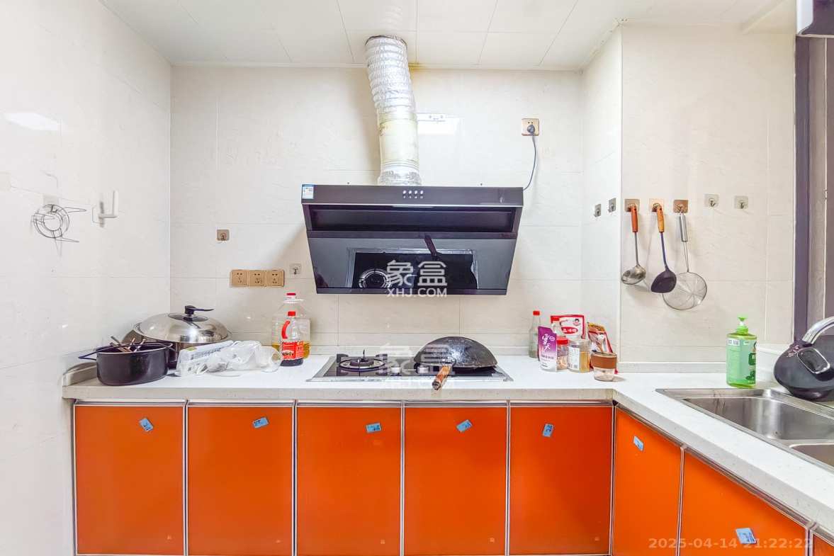 湖湾世景 3室2厅1卫 69.8万 湖湾世景 3室2厅1卫 69.8万厨房