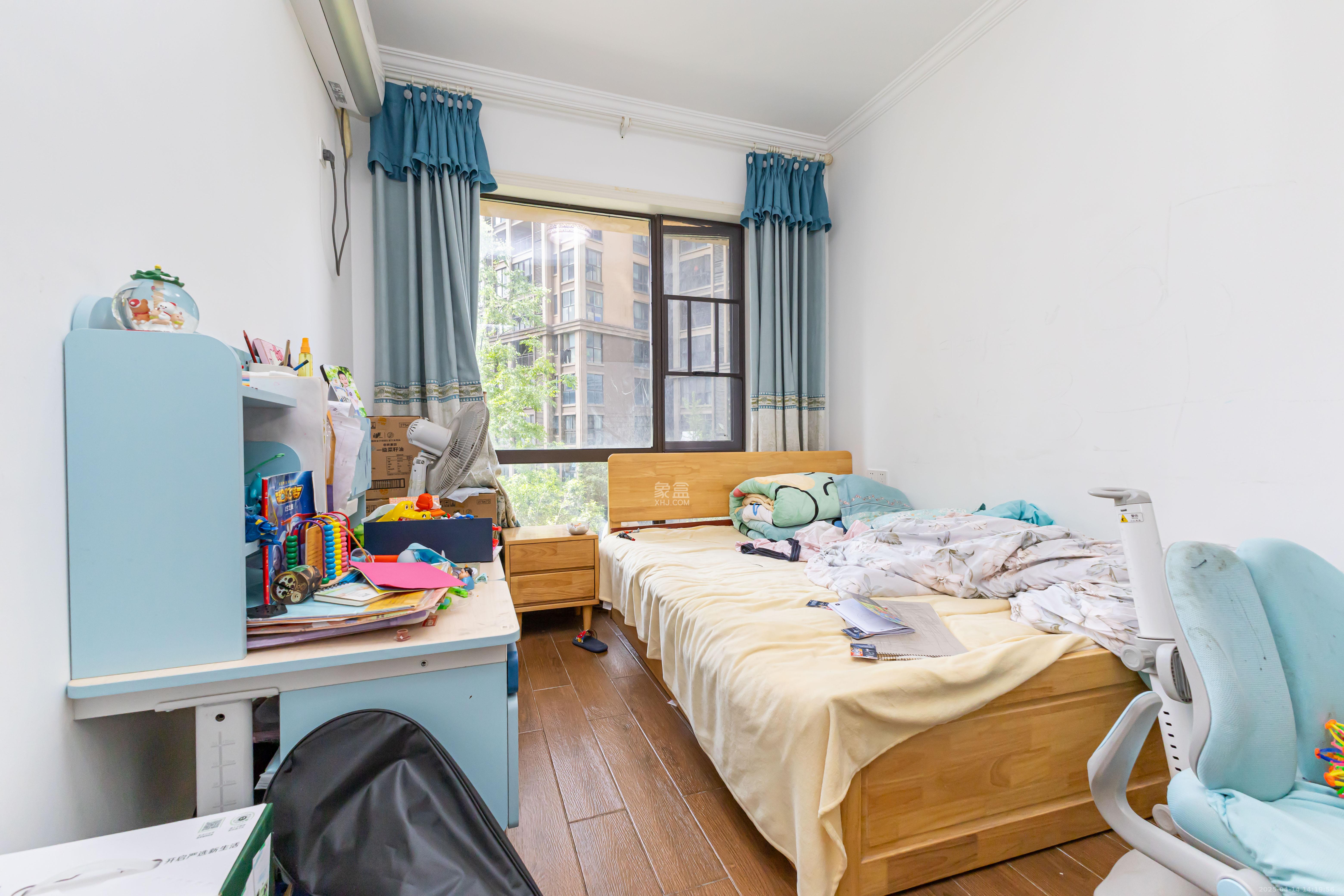 长燃新奥佳园  4室2厅2卫    99.8万 长燃新奥佳园  4室2厅2卫    99.8万卧室