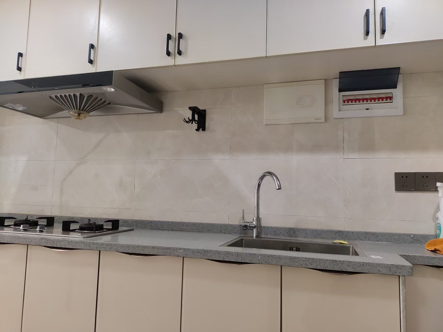 时代华府  1室1厅1卫    1300.0元/月 时代华府  1室1厅1卫    1300.0元/月室内图