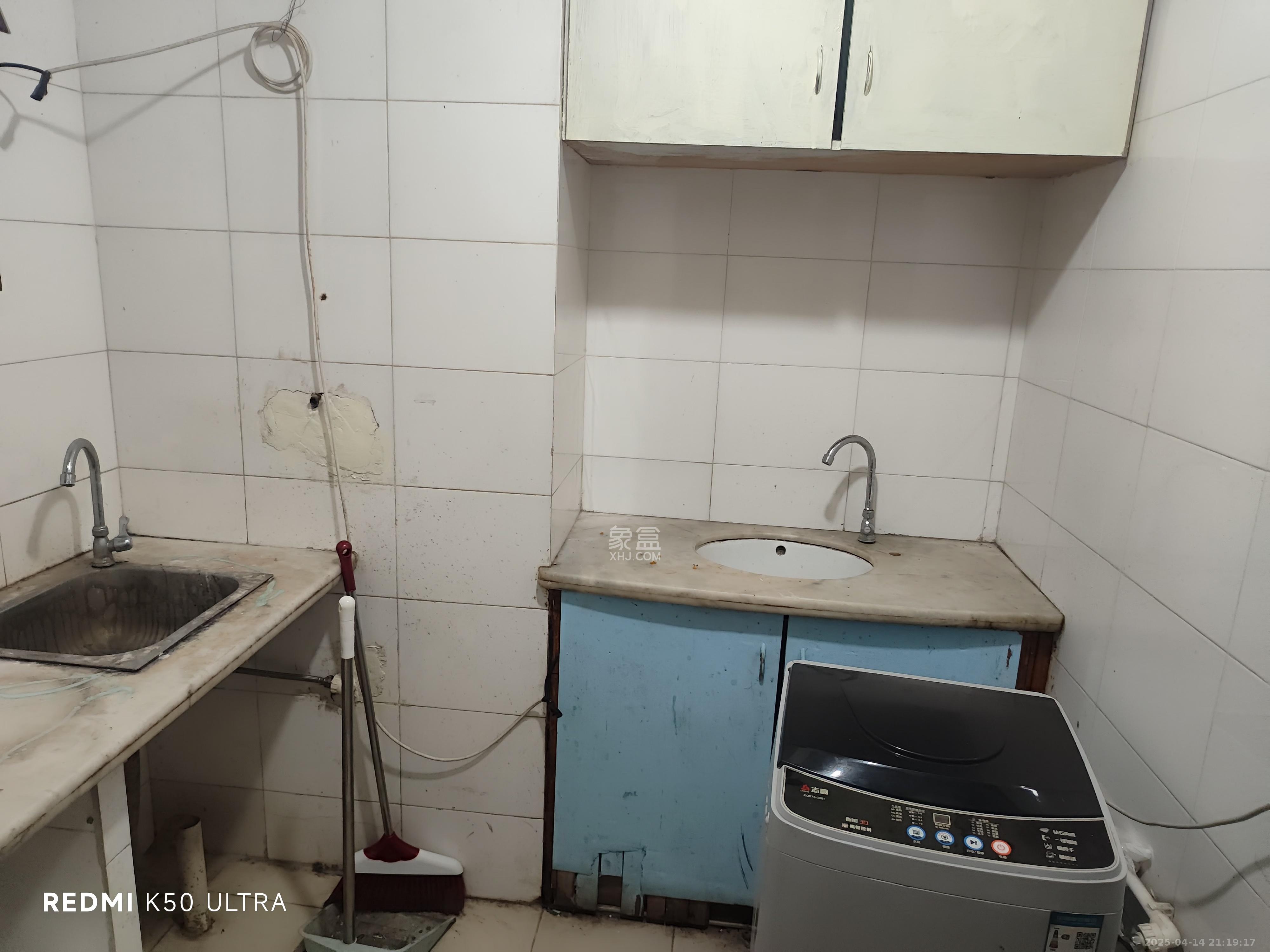 红星商务楼(红星蔬菜批发大市场) 2室2厅1卫 1100.0元/月 红星商务楼(红星蔬菜批发大市场) 2室2厅1卫 1100.0元/月室内图