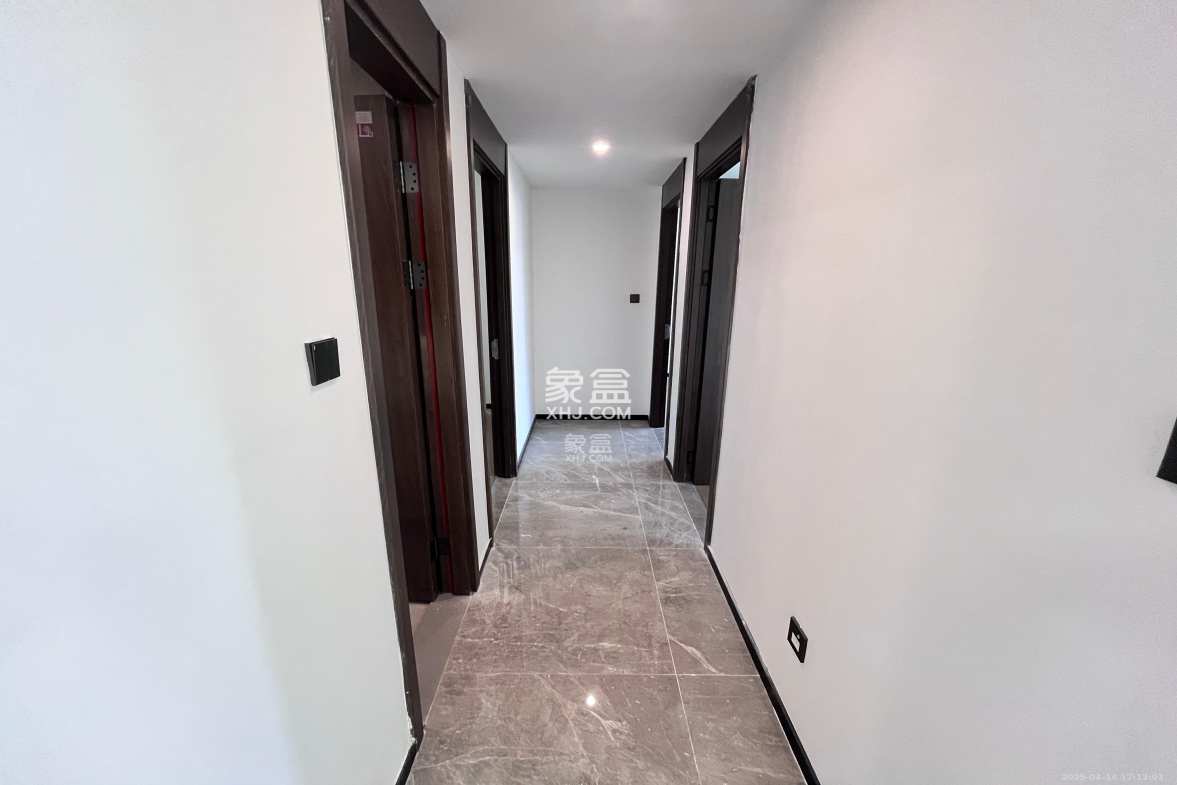 欣利梅溪左岸 3室2厅2卫 2800.0元/月 欣利梅溪左岸 3室2厅2卫 2800.0元/月室内图