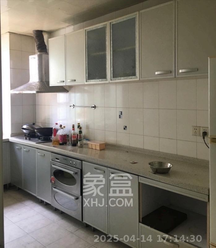 金色华庭 4室1厅1卫 3500.0元/月 金色华庭 4室1厅1卫 3500.0元/月室内图