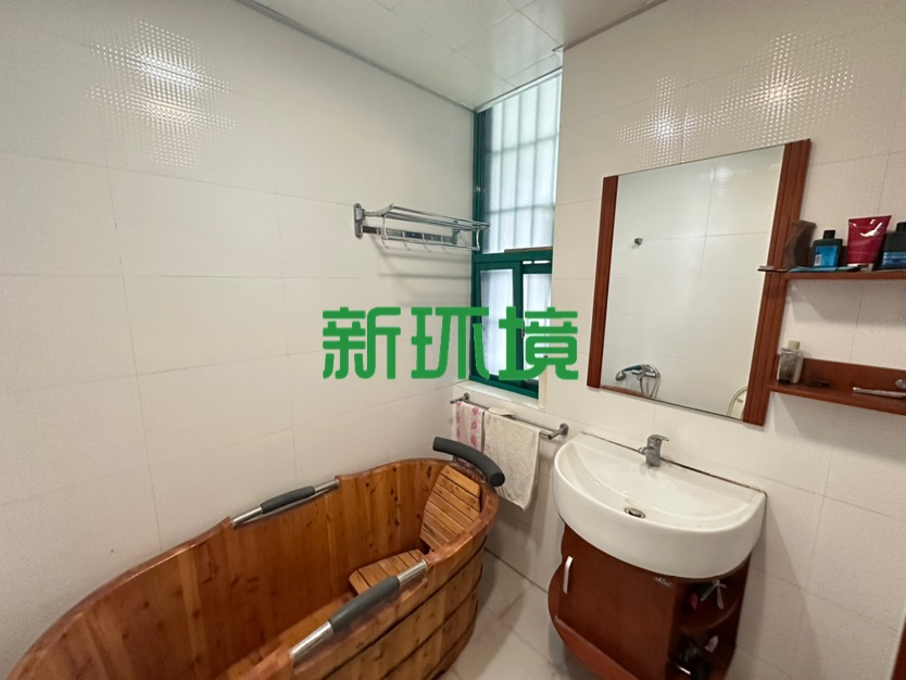鼎泰逸景园  4室2厅2卫   73.00万客厅