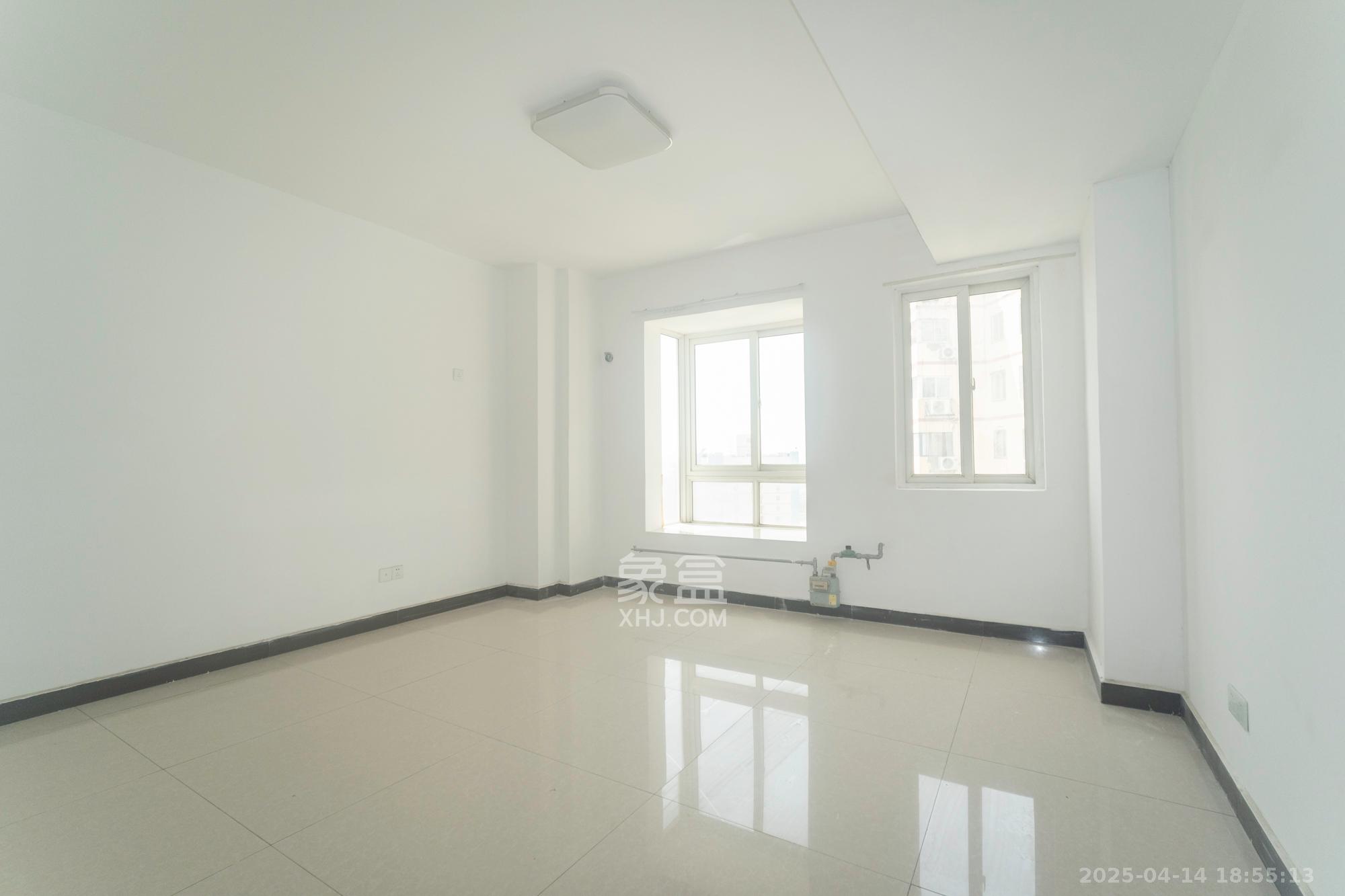 开源鑫阁 6室2厅3卫 108.0万 开源鑫阁 6室2厅3卫 108.0万卧室