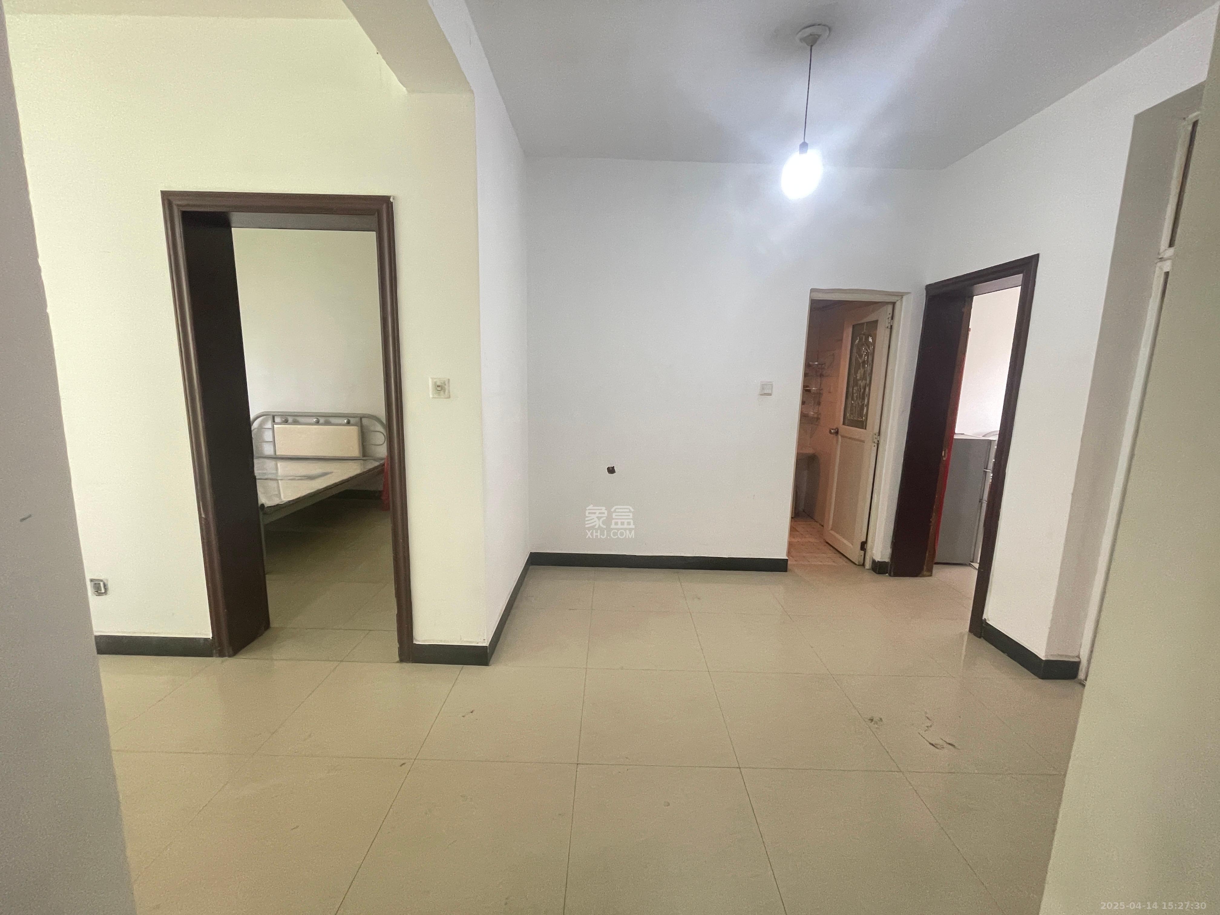 花桥钢材市场(花桥小区) 2室2厅1卫 1500.0元/月 花桥钢材市场(花桥小区) 2室2厅1卫 1500.0元/月室内图