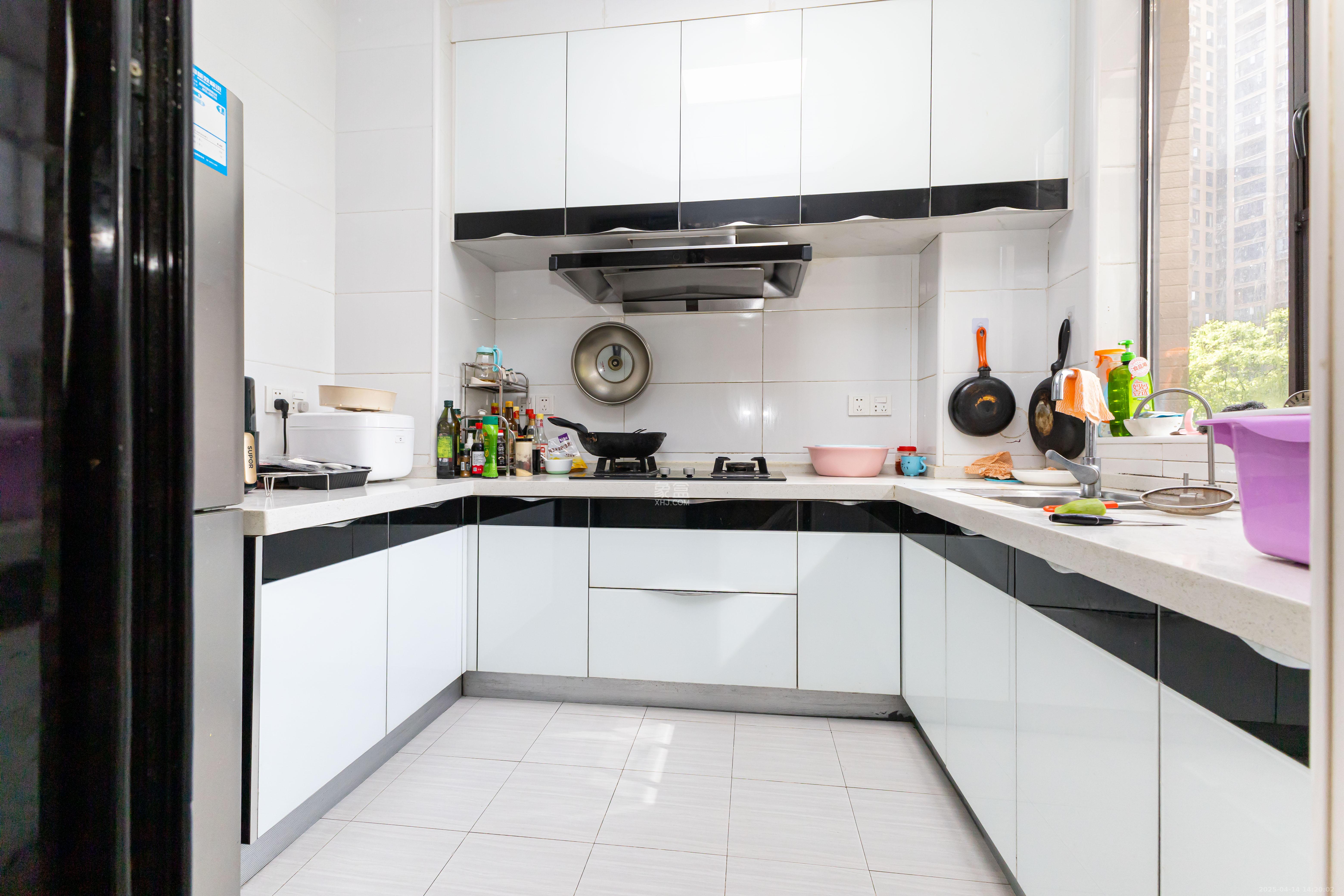 长燃新奥佳园  4室2厅2卫    99.8万 长燃新奥佳园  4室2厅2卫    99.8万厨房