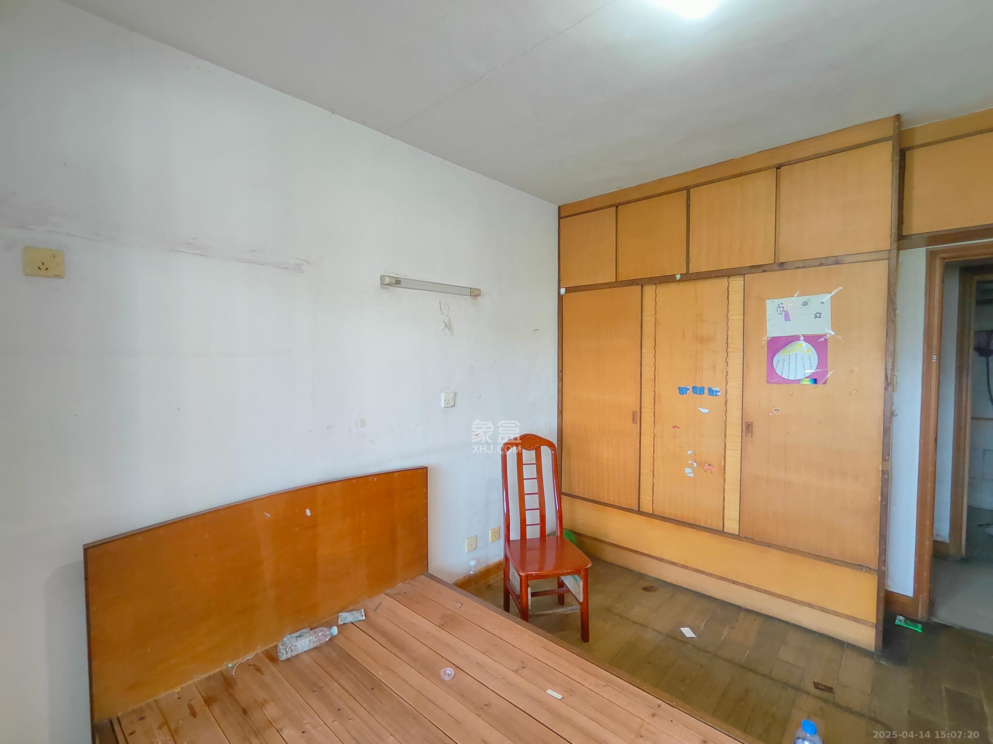 汽车发动机厂宿舍 2室2厅1卫 1400.0元/月 汽车发动机厂宿舍 2室2厅1卫 1400.0元/月室内图