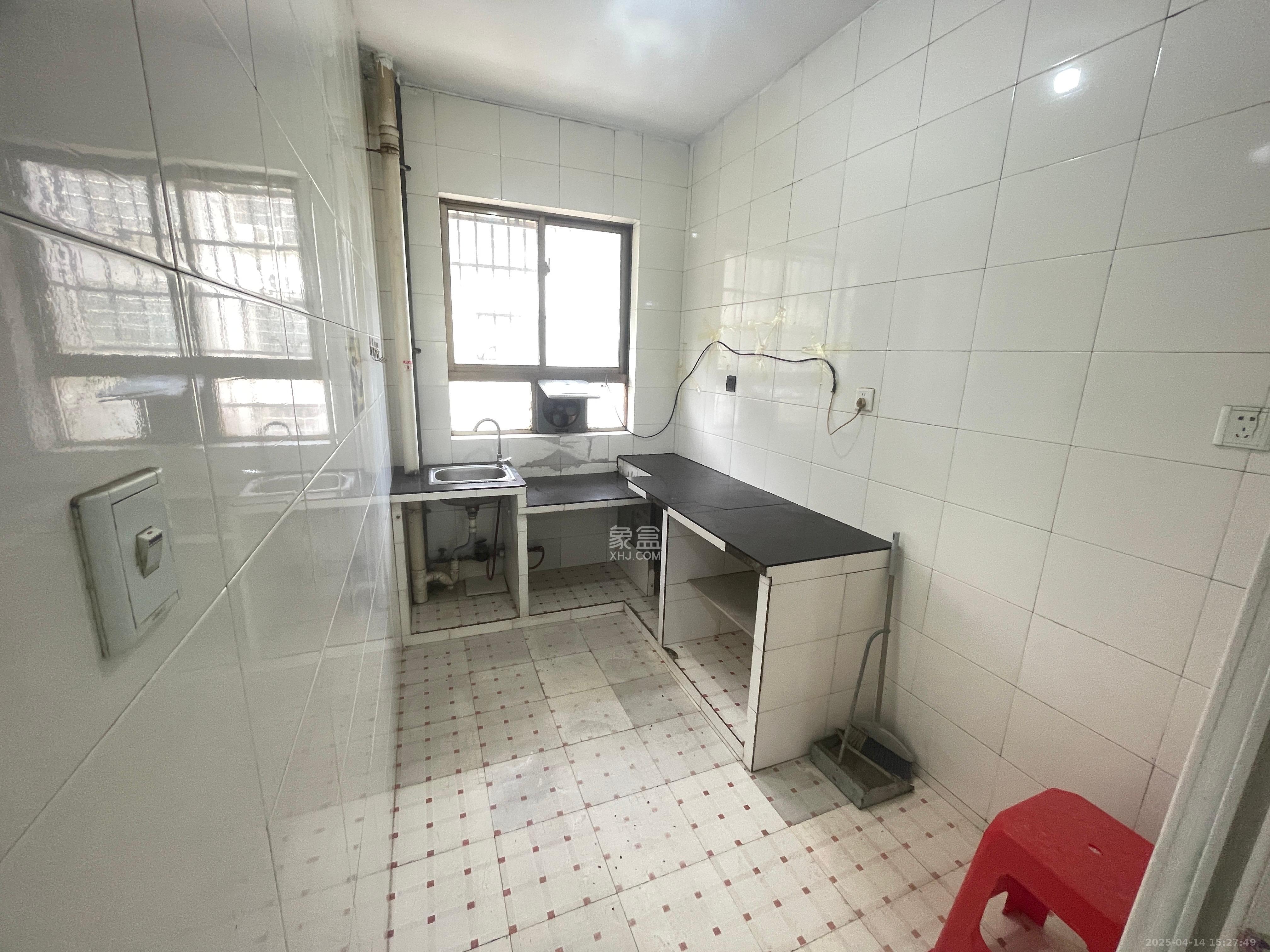 花桥钢材市场(花桥小区) 2室2厅1卫 1500.0元/月 花桥钢材市场(花桥小区) 2室2厅1卫 1500.0元/月室内图