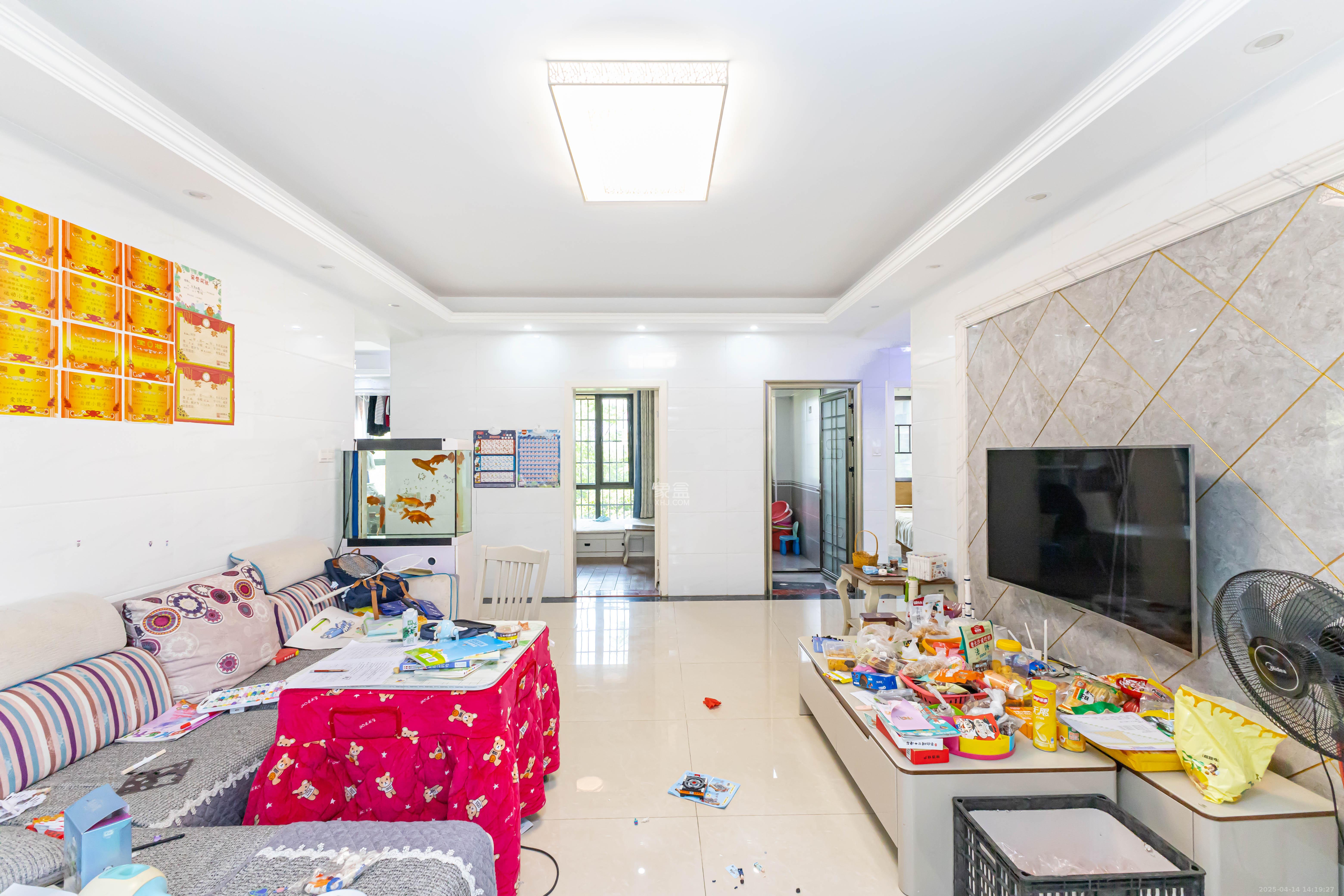 长燃新奥佳园  4室2厅2卫    99.8万 长燃新奥佳园  4室2厅2卫    99.8万客厅