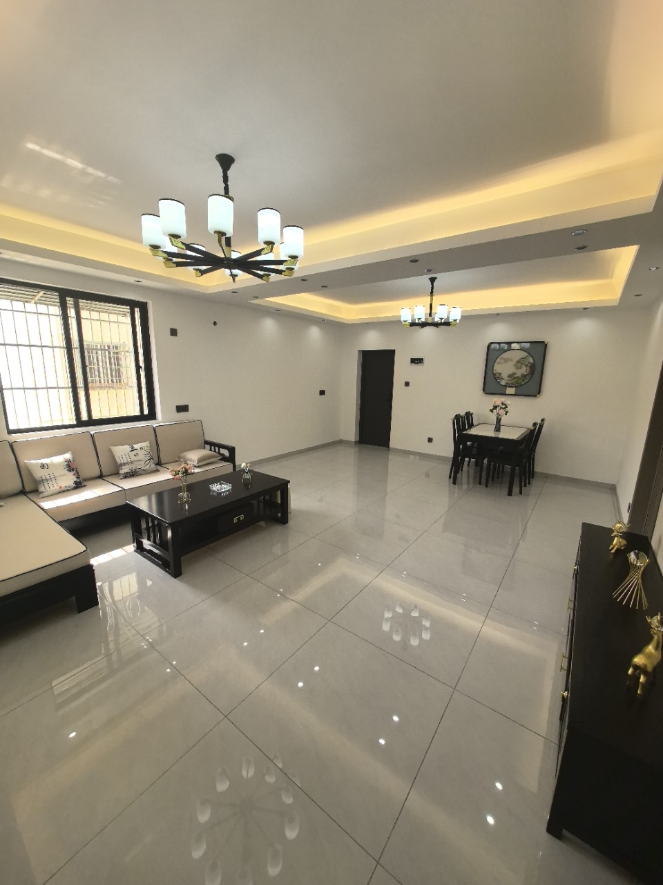 华秀大厦  3室2厅2卫    139.0万 华秀大厦  3室2厅2卫    139.0万客厅