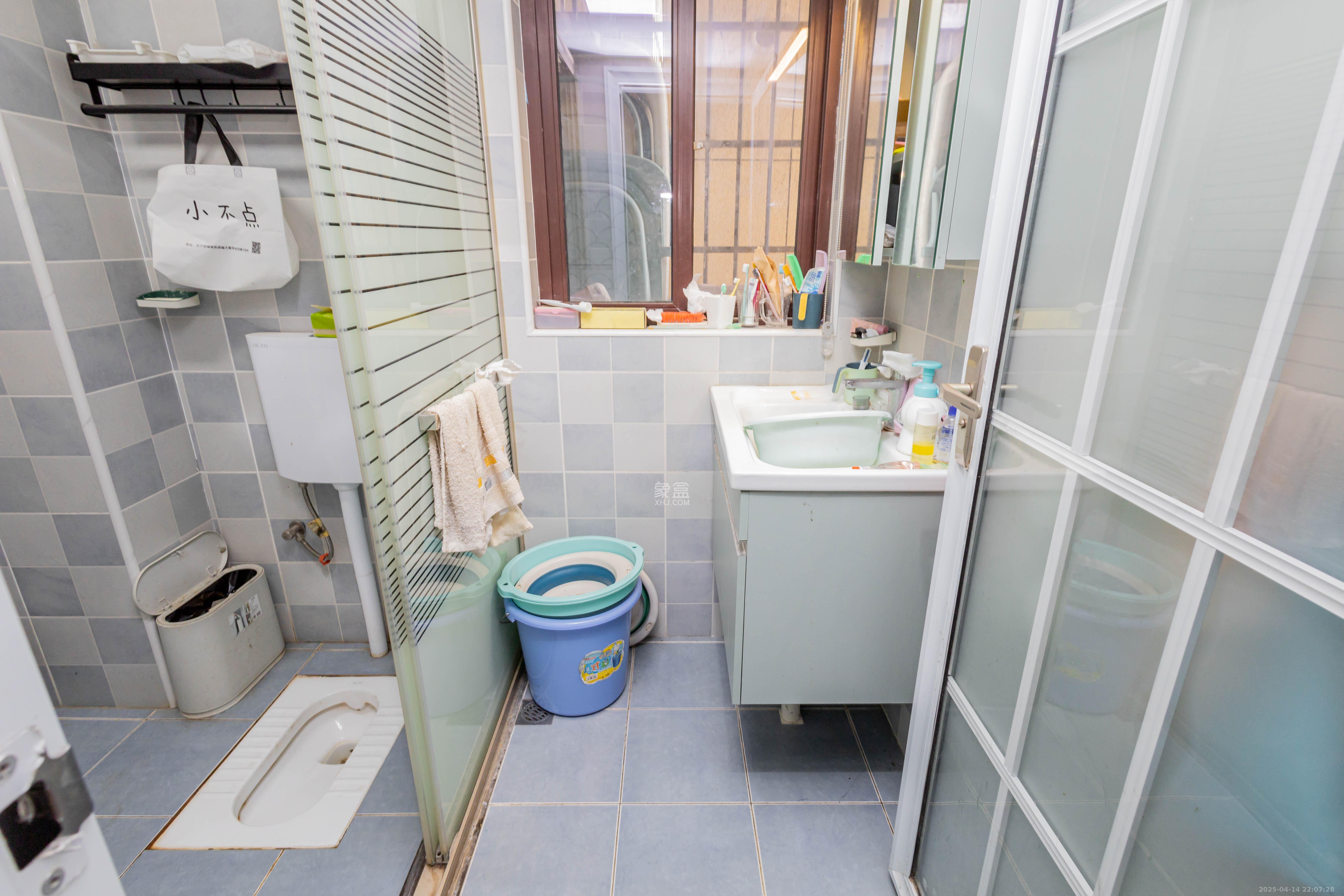东方美地  4室2厅2卫   108.00万卫生间