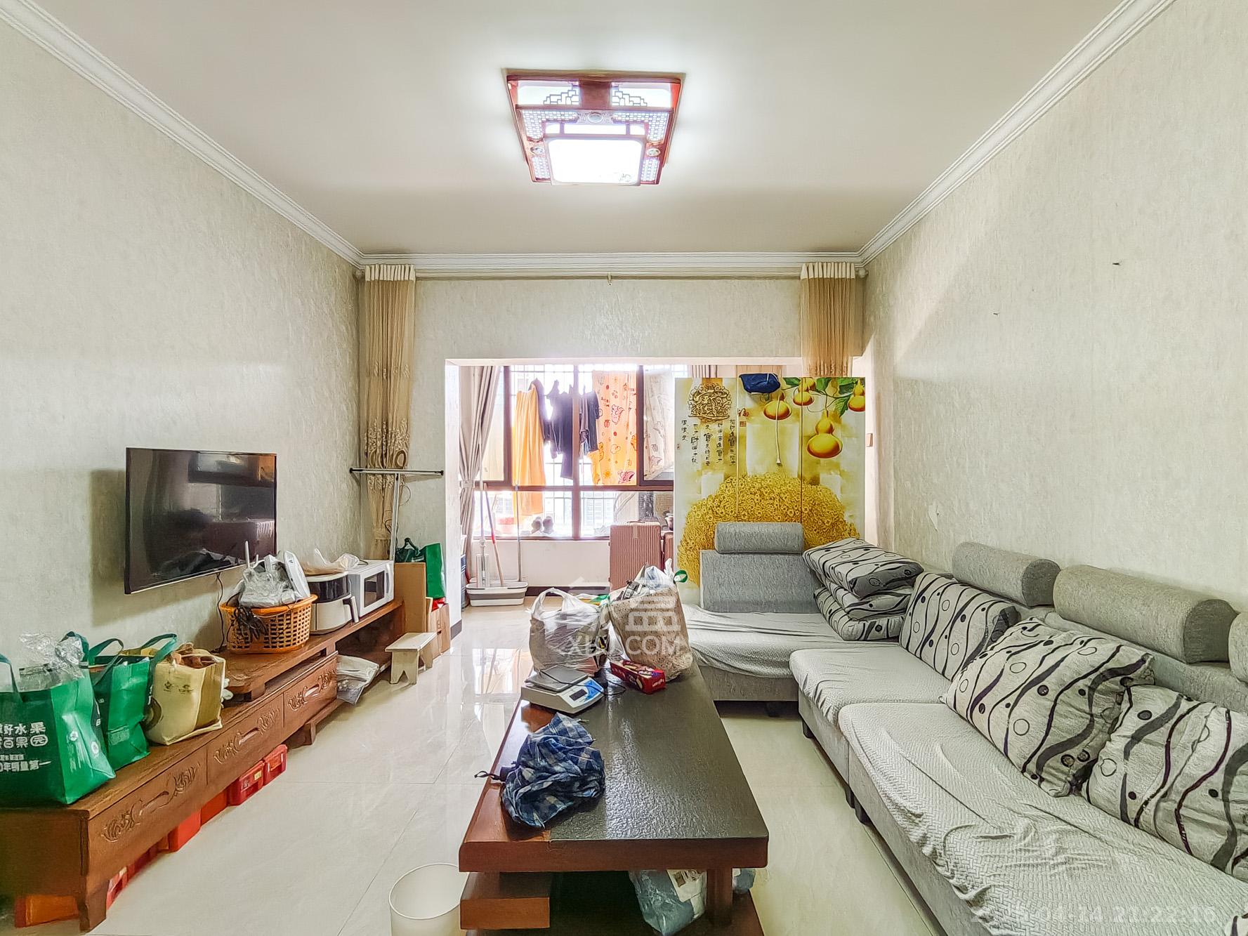 湖湾世景 3室2厅1卫 69.8万 湖湾世景 3室2厅1卫 69.8万客厅