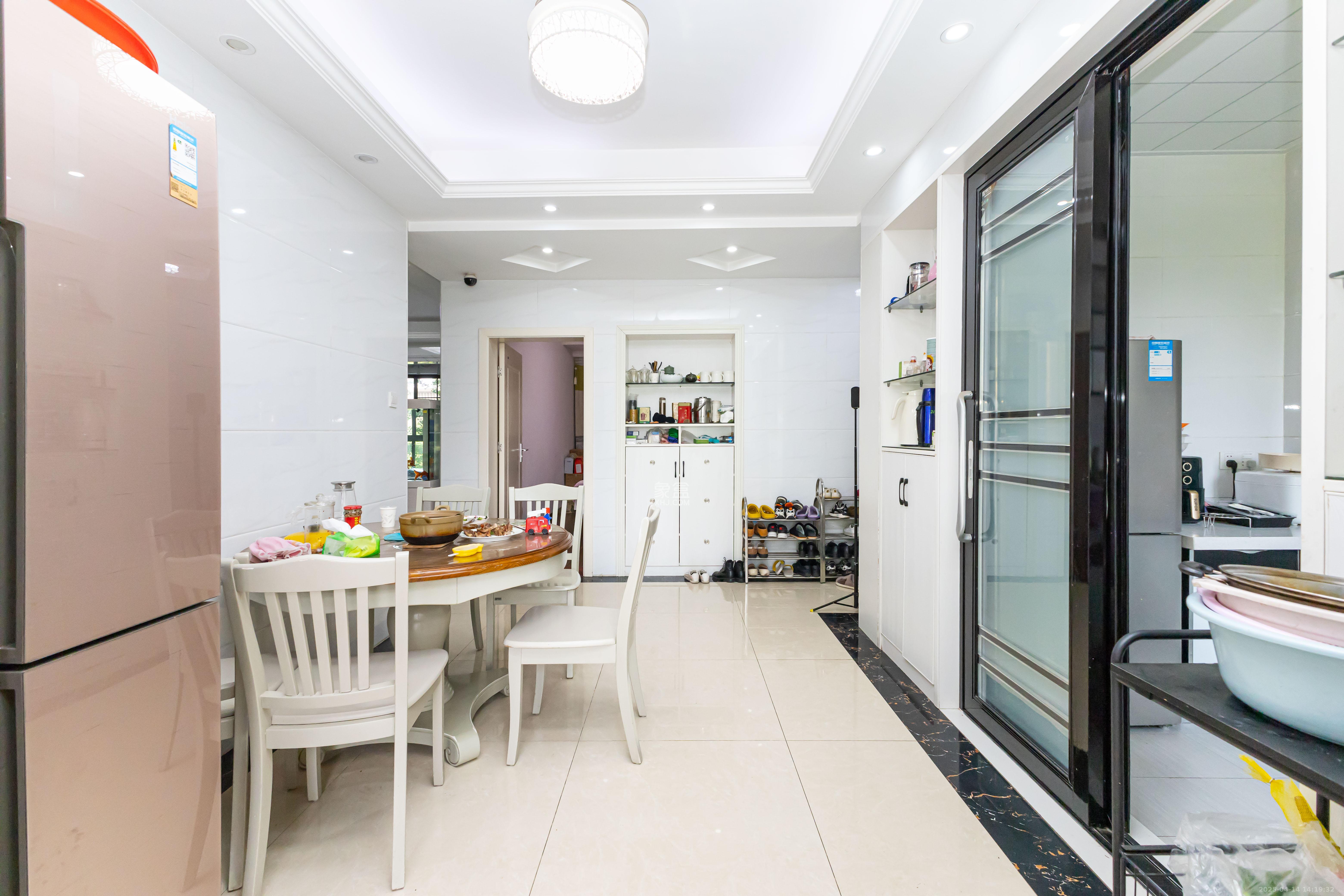 长燃新奥佳园  4室2厅2卫    99.8万 长燃新奥佳园  4室2厅2卫    99.8万客厅