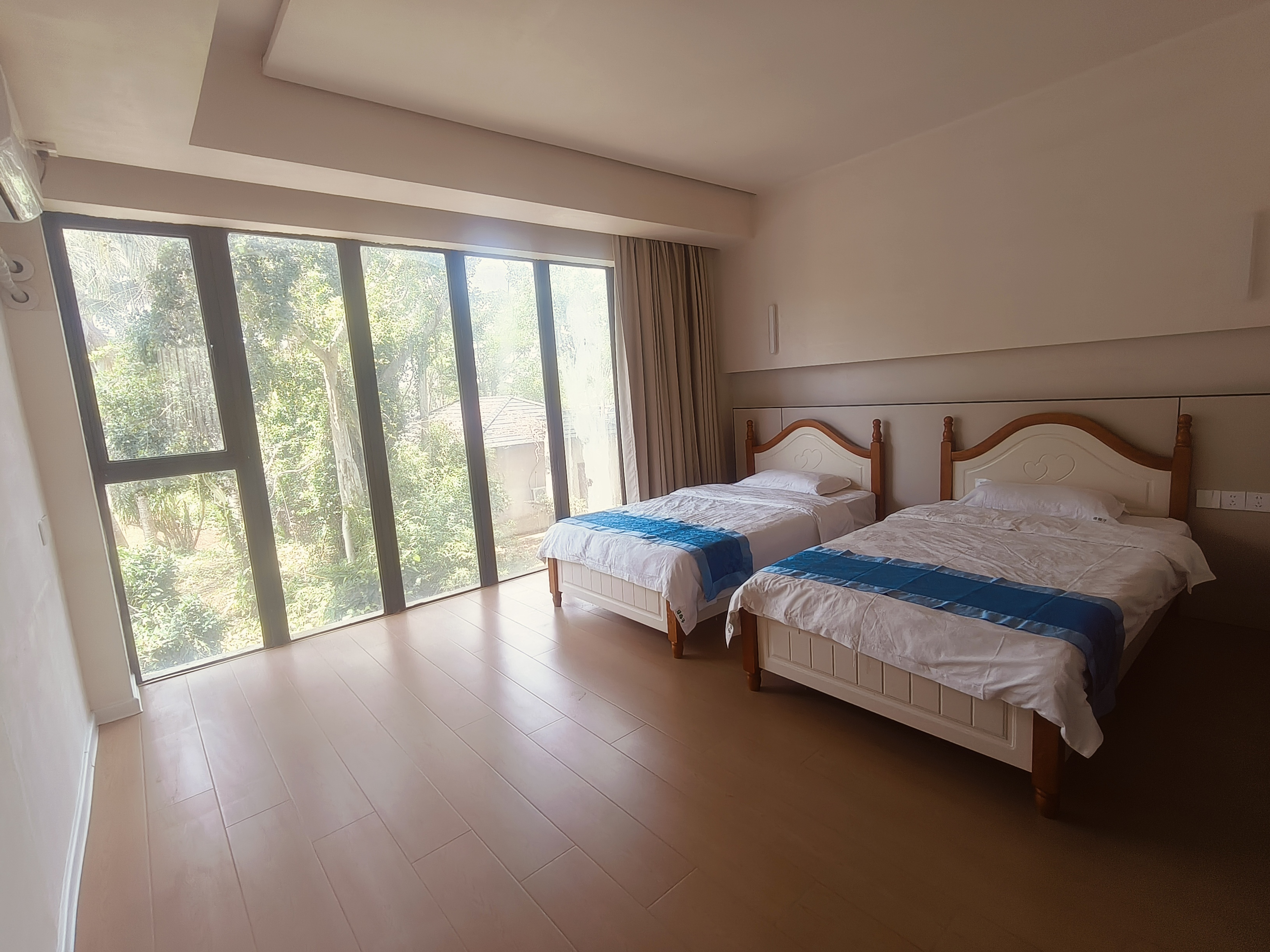 鸿洲江山 14室2厅2卫 20000.0元/月 鸿洲江山 14室2厅2卫 20000.0元/月室内图