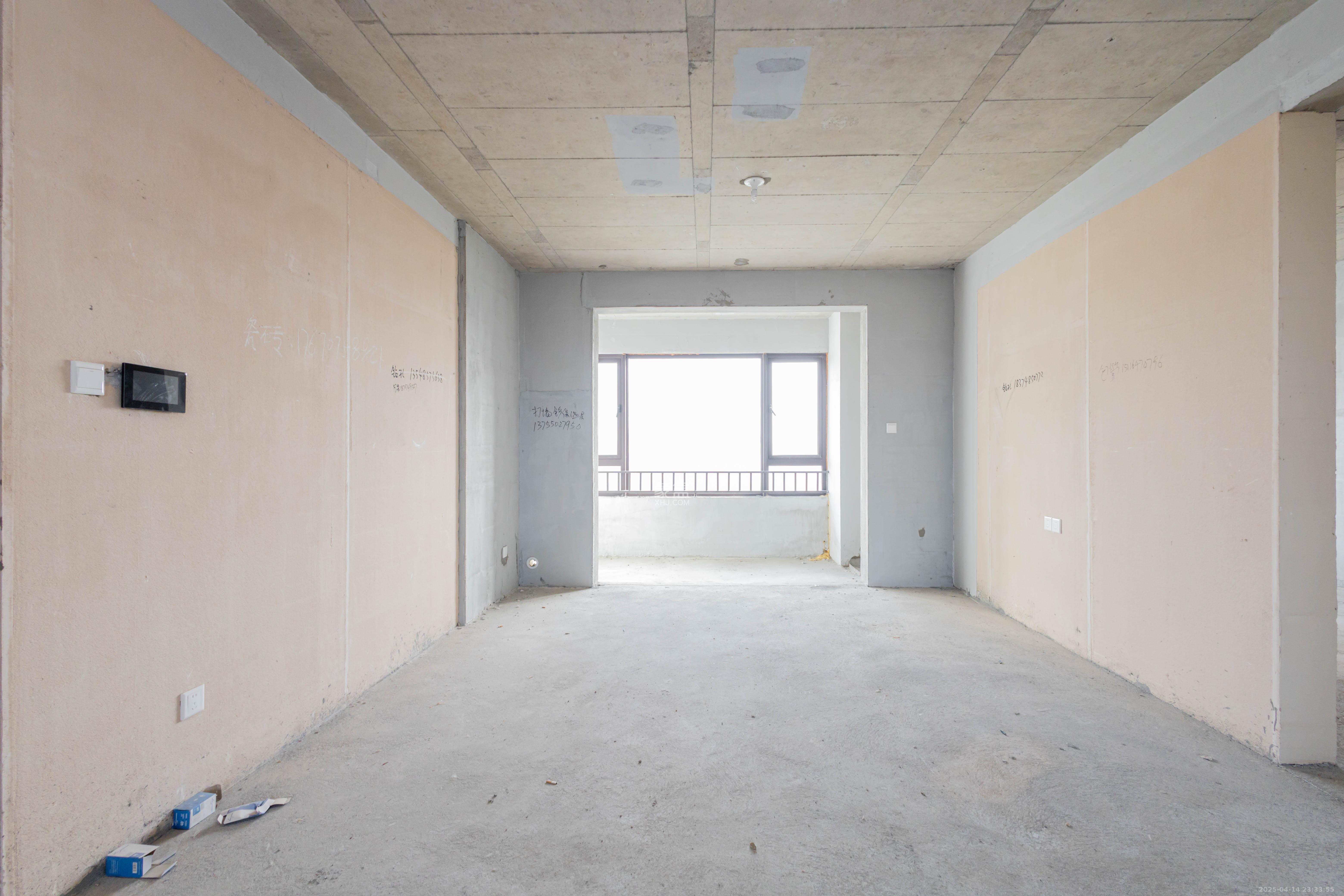 新城恒伟汇隽风华 3室2厅1卫 55.0万 新城恒伟汇隽风华 3室2厅1卫 55.0万客厅