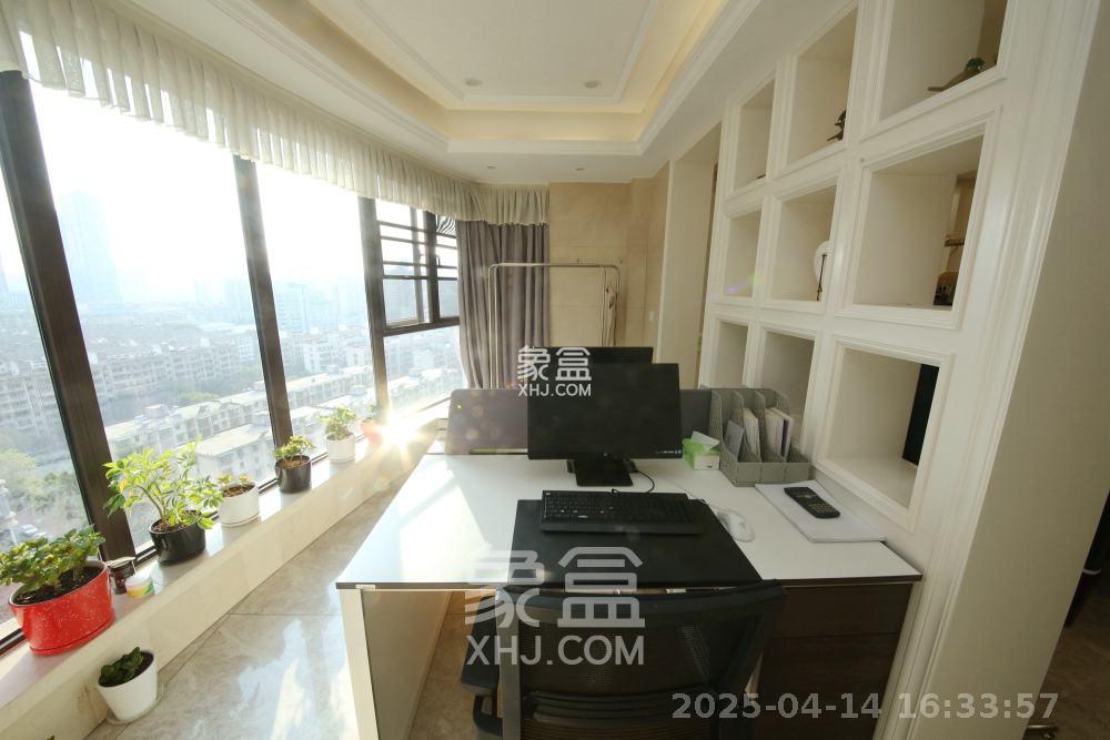 红橡华园(菲莎公馆)  4室2厅2卫   4500.00元/月室内图