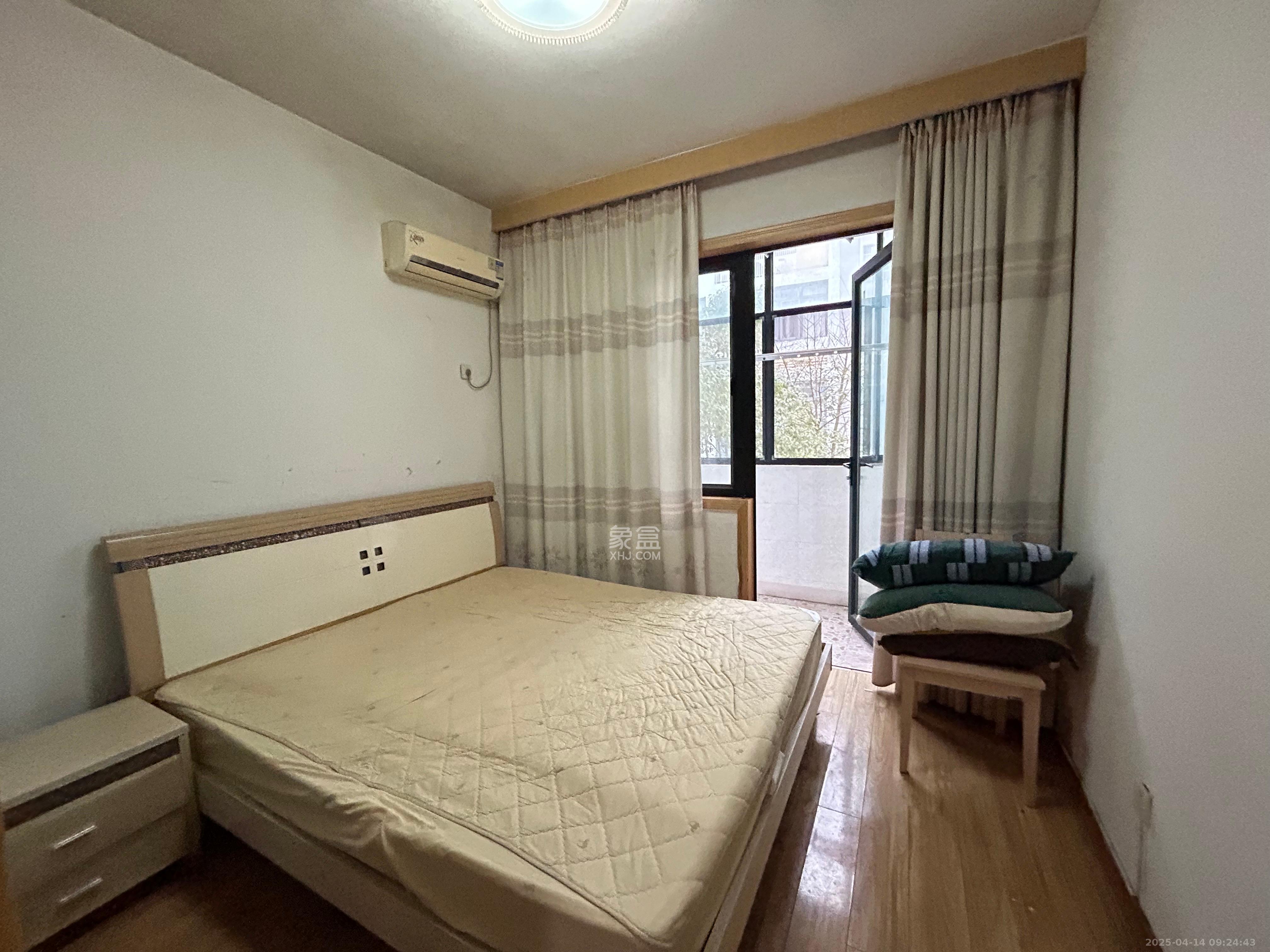 阳光100三期  3室2厅2卫   2600.00元/月室内图