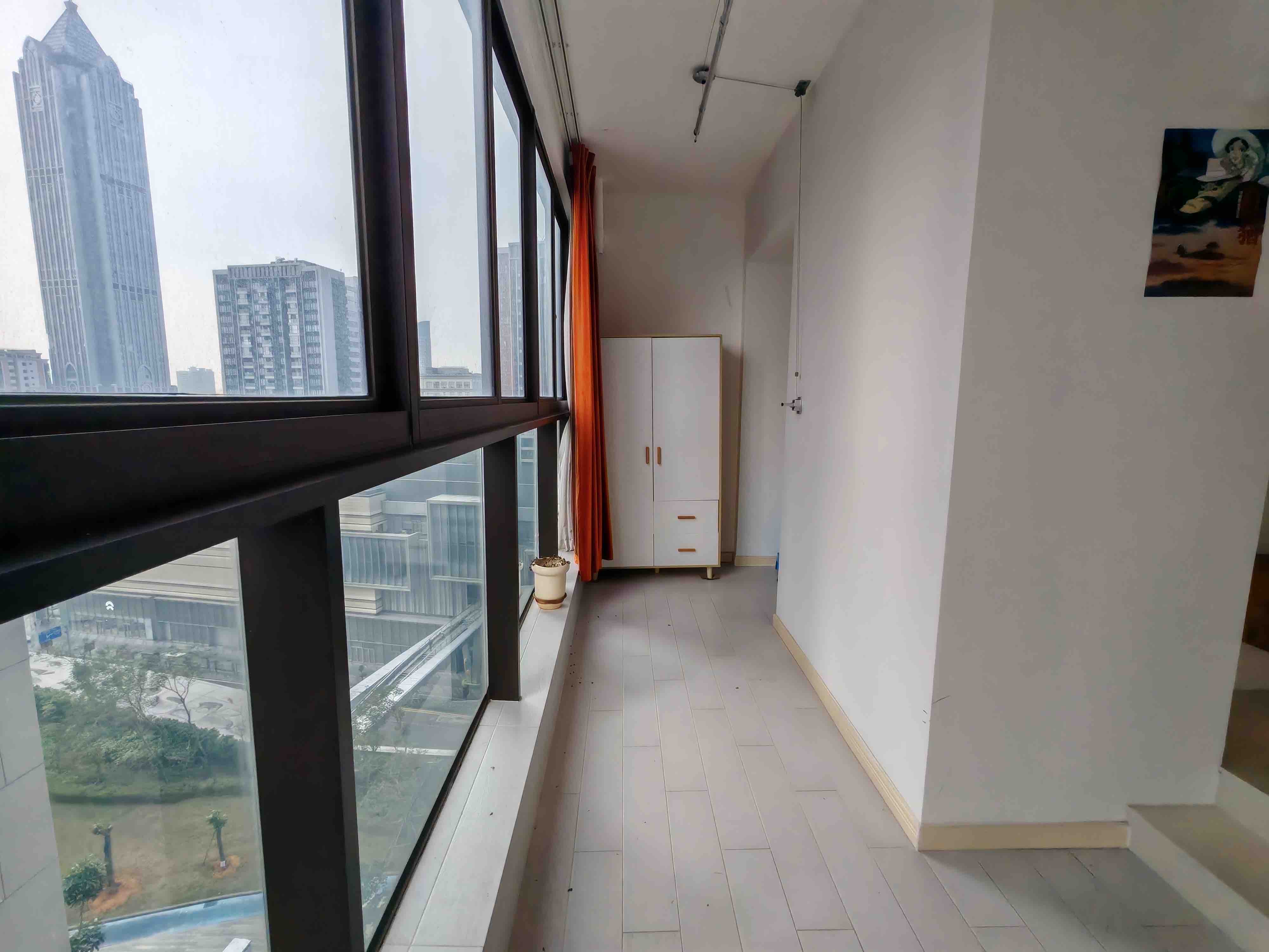 华润中心 1室1厅1卫 110.0万 华润中心 1室1厅1卫 110.0万客厅