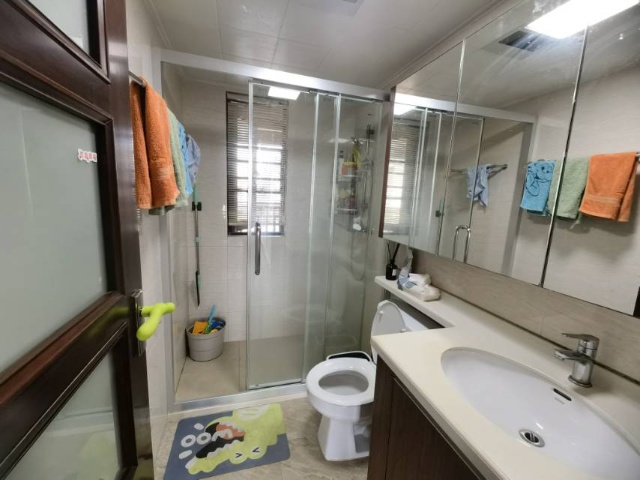 中海锦城  3室2厅2卫   186.00万客厅