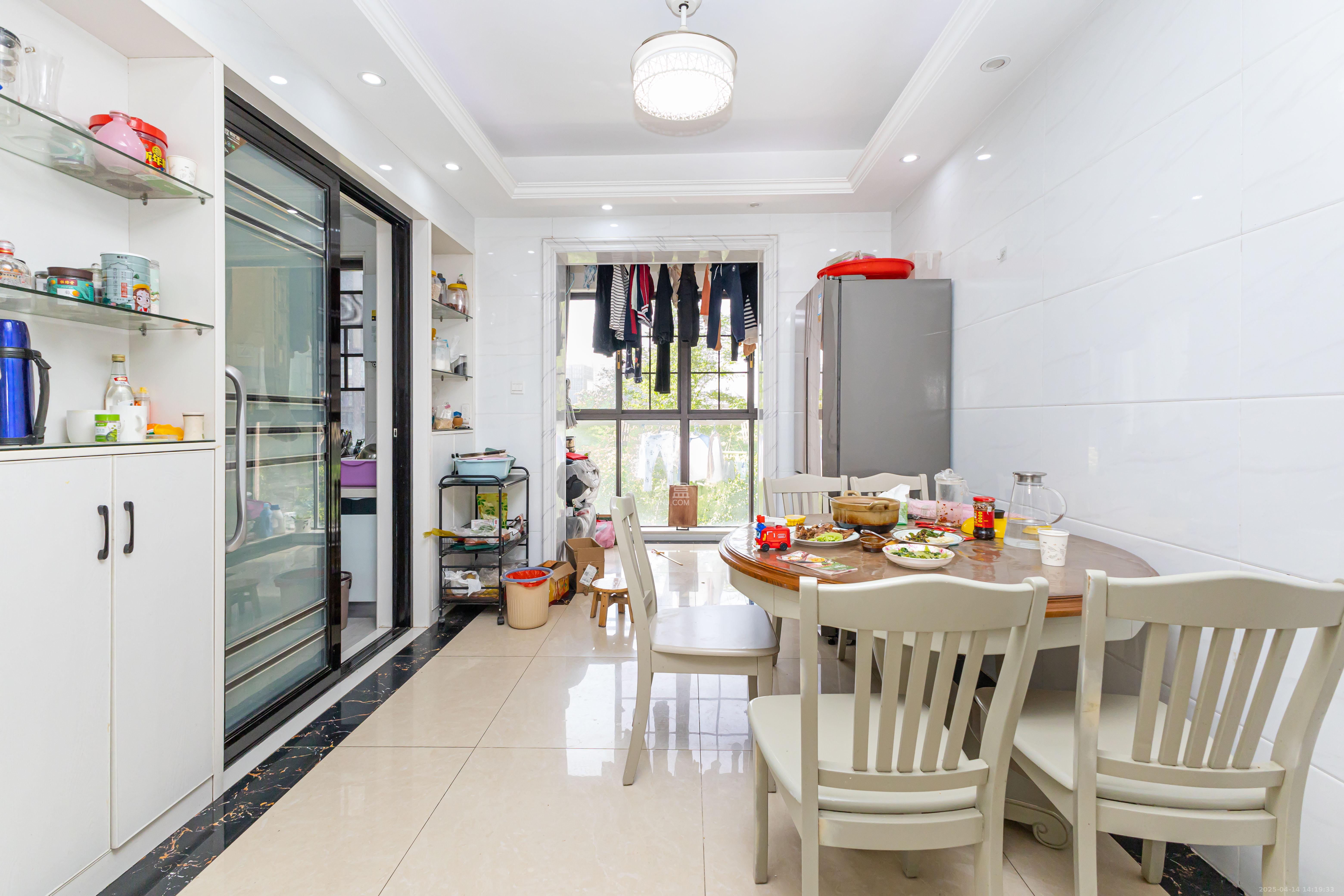 长燃新奥佳园  4室2厅2卫    99.8万 长燃新奥佳园  4室2厅2卫    99.8万客厅