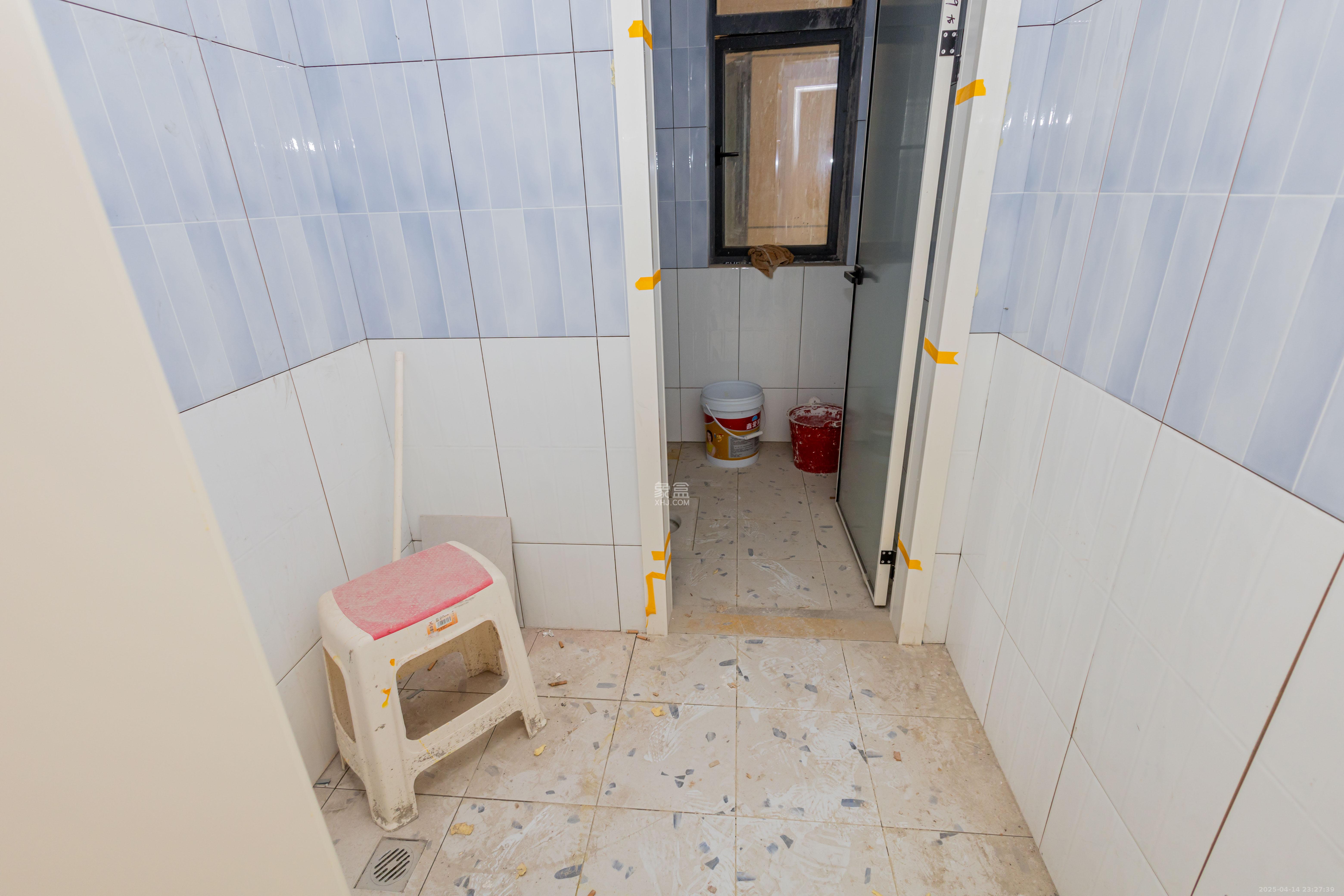 日盛湖湘花苑  3室2厅2卫    92.8万 日盛湖湘花苑  3室2厅2卫    92.8万卫生间