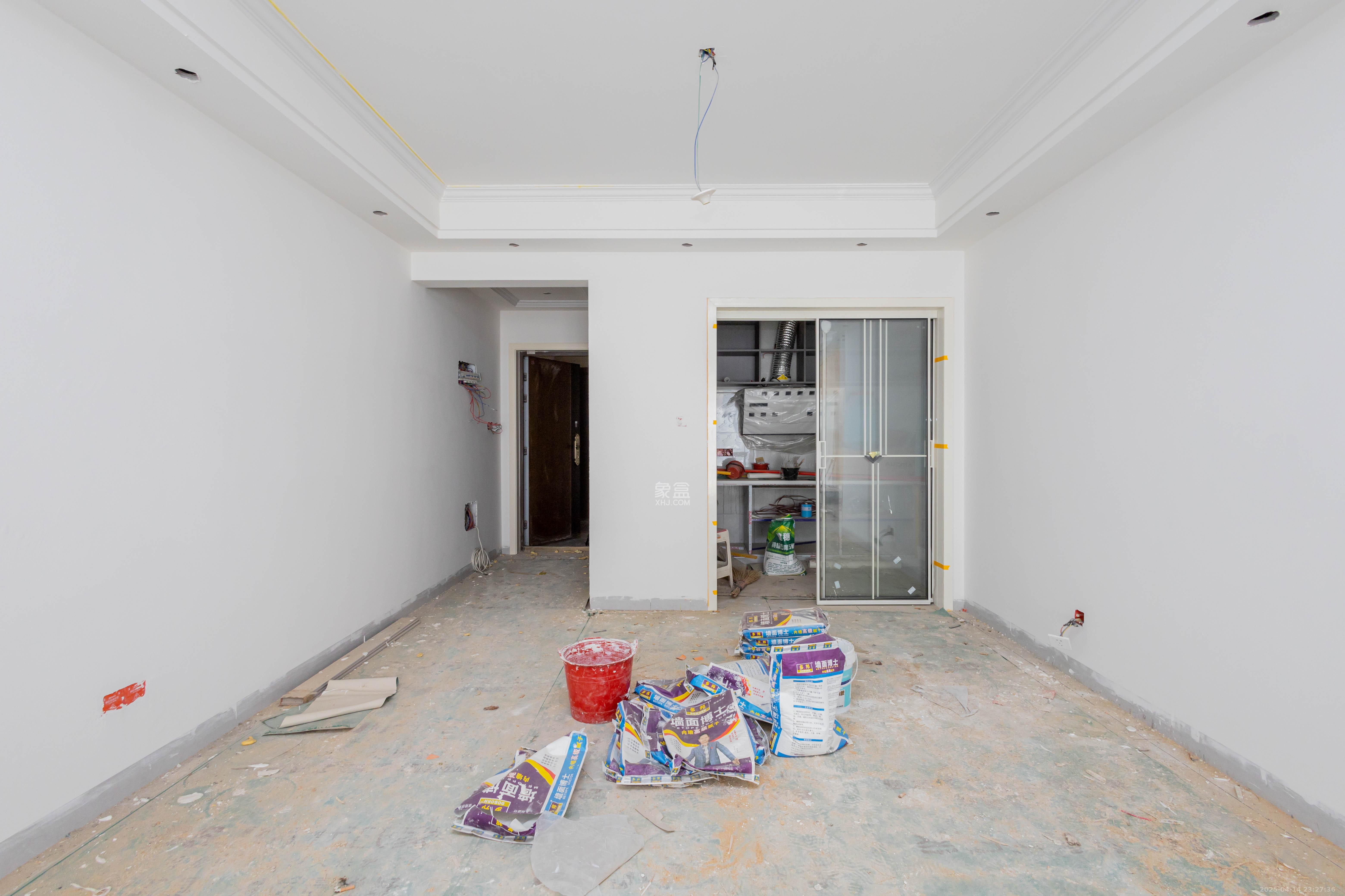 日盛湖湘花苑  3室2厅2卫    92.8万 日盛湖湘花苑  3室2厅2卫    92.8万客厅