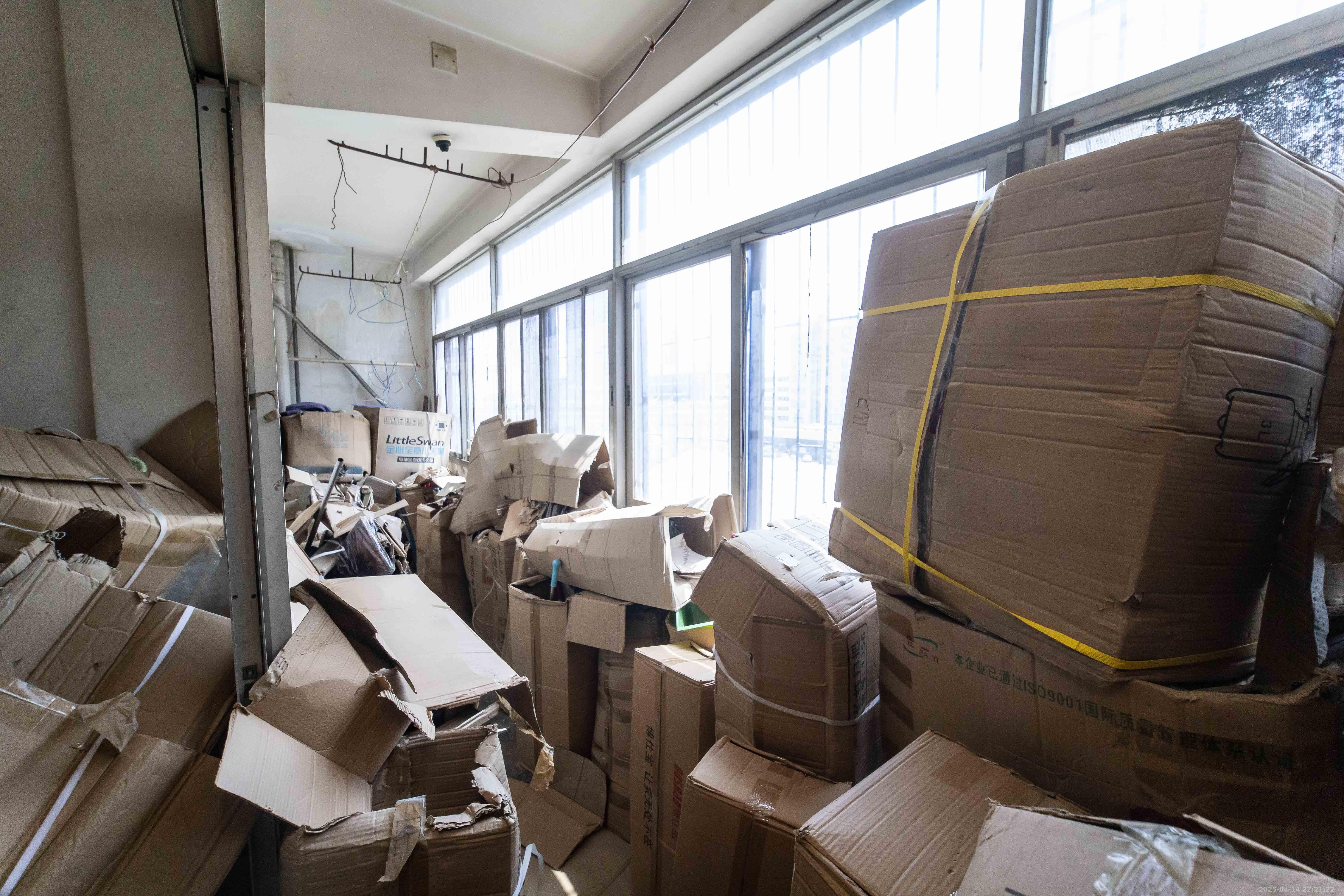 高桥家电百货城  3室2厅1卫   50.00万阳台
