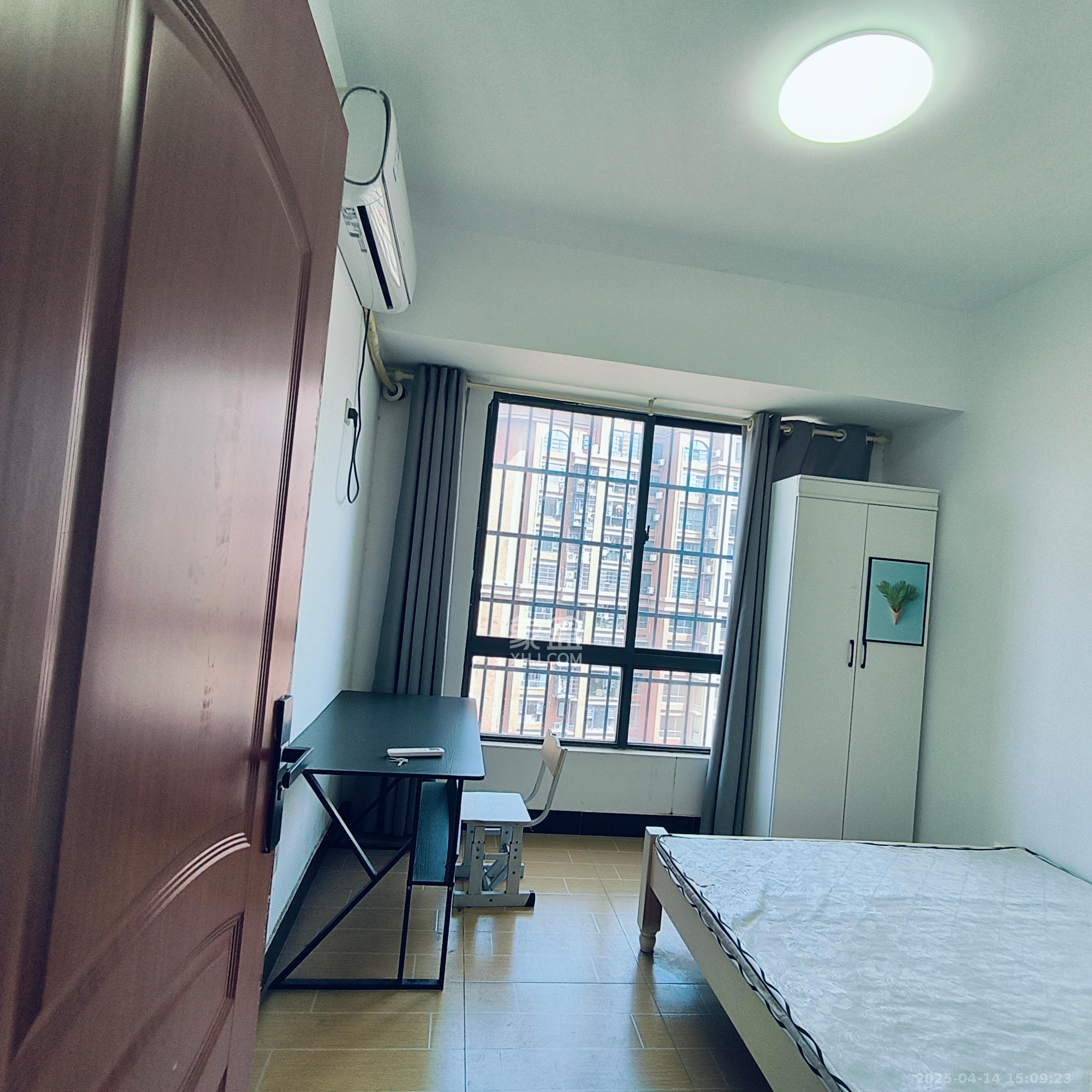 海德公园  4室2厅2卫   2500.00元/月室内图