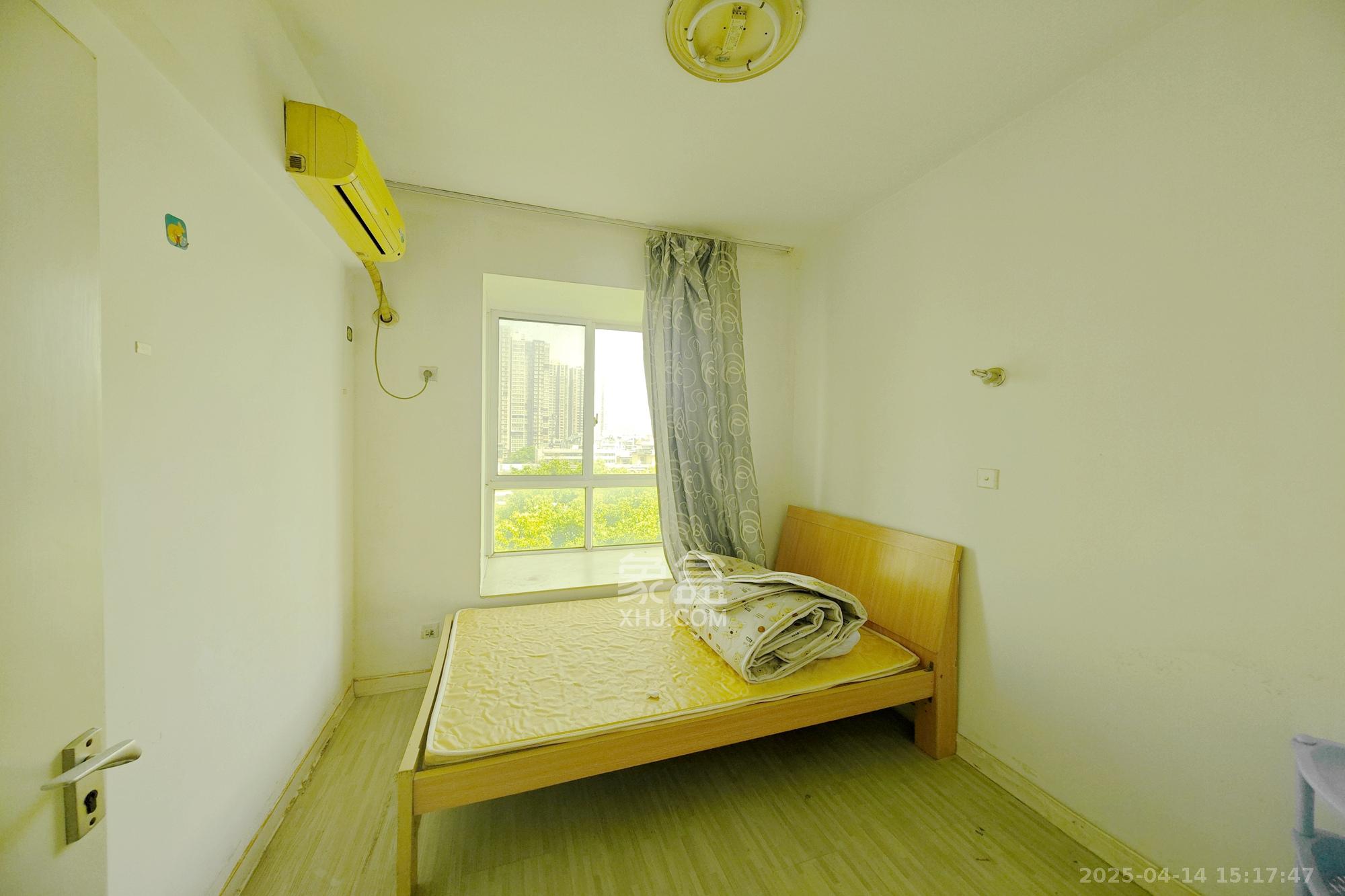 名都花园  3室2厅2卫    83.8万卧室