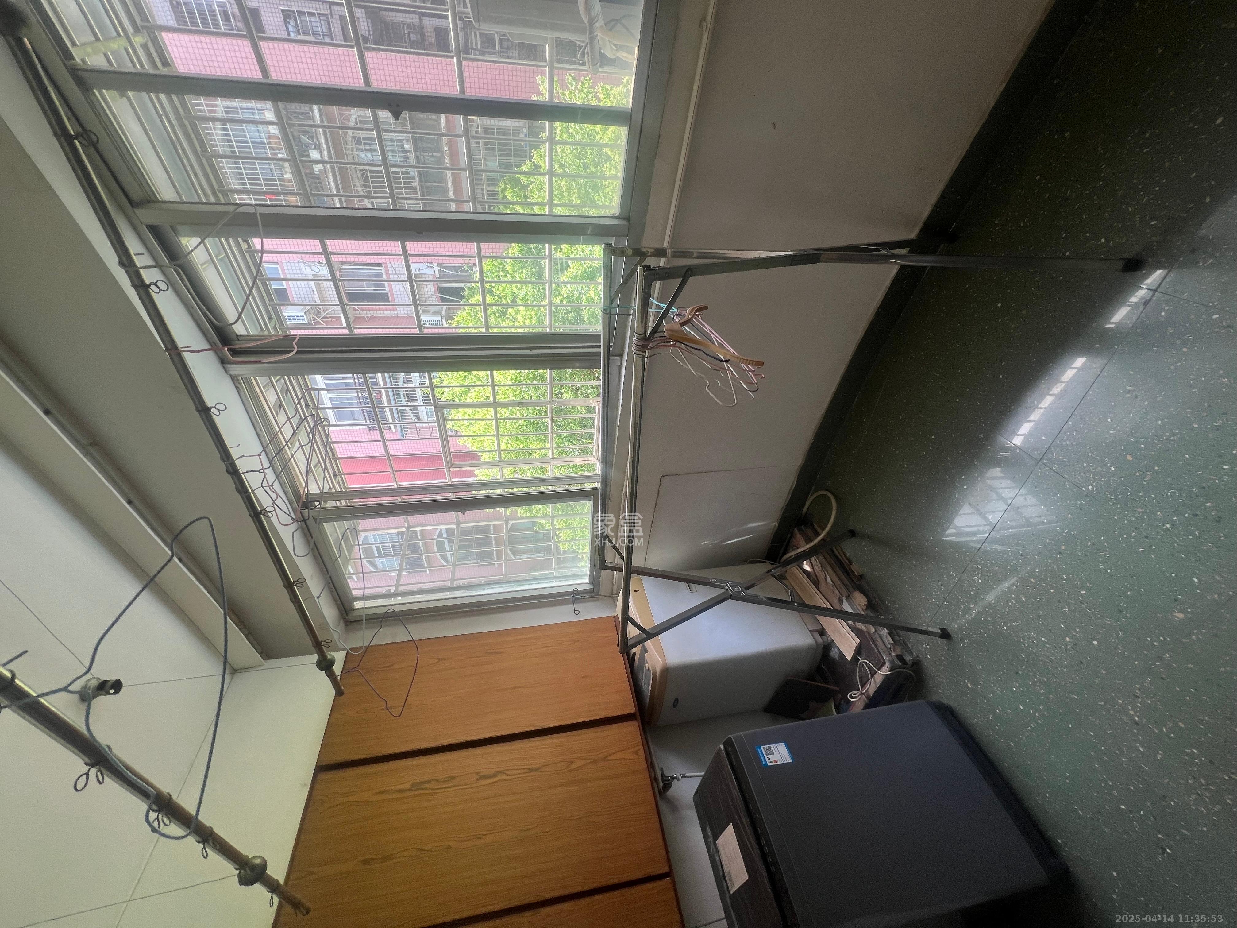 和光公寓 3室2厅1卫 2300.0元/月 和光公寓 3室2厅1卫 2300.0元/月室内图