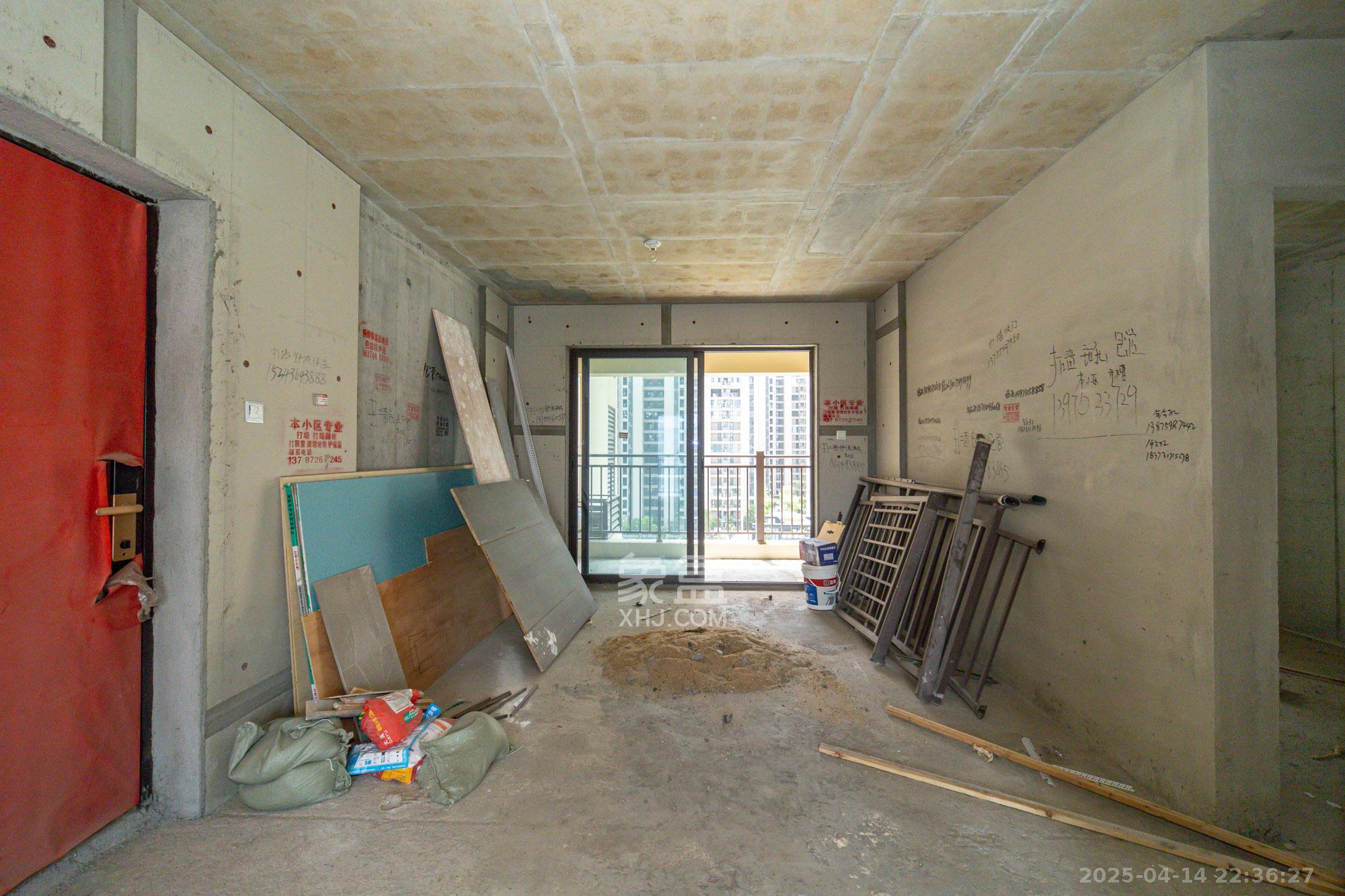 兴进珺府 4室2厅2卫 123.0万 兴进珺府 4室2厅2卫 123.0万客厅