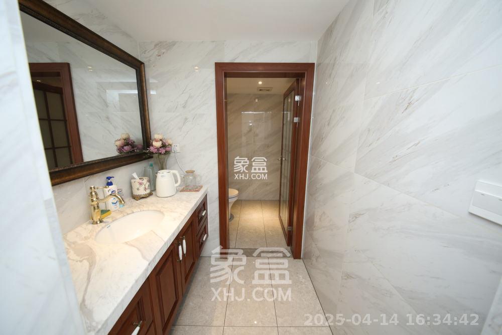 红橡华园(菲莎公馆)  4室2厅2卫   4500.00元/月室内图