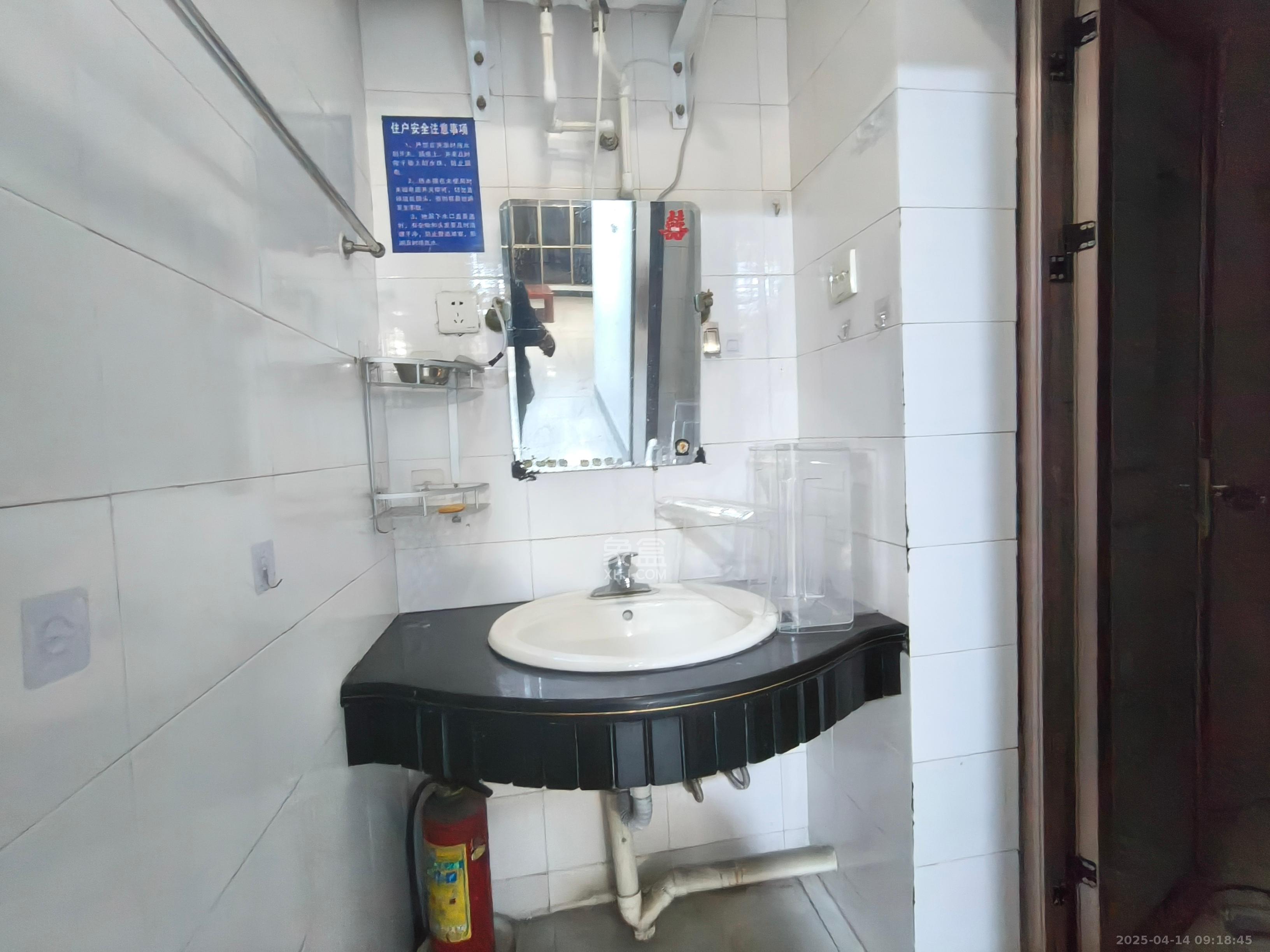 新港派出所宿舍楼 2室2厅2卫 1200.0元/月 新港派出所宿舍楼 2室2厅2卫 1200.0元/月室内图