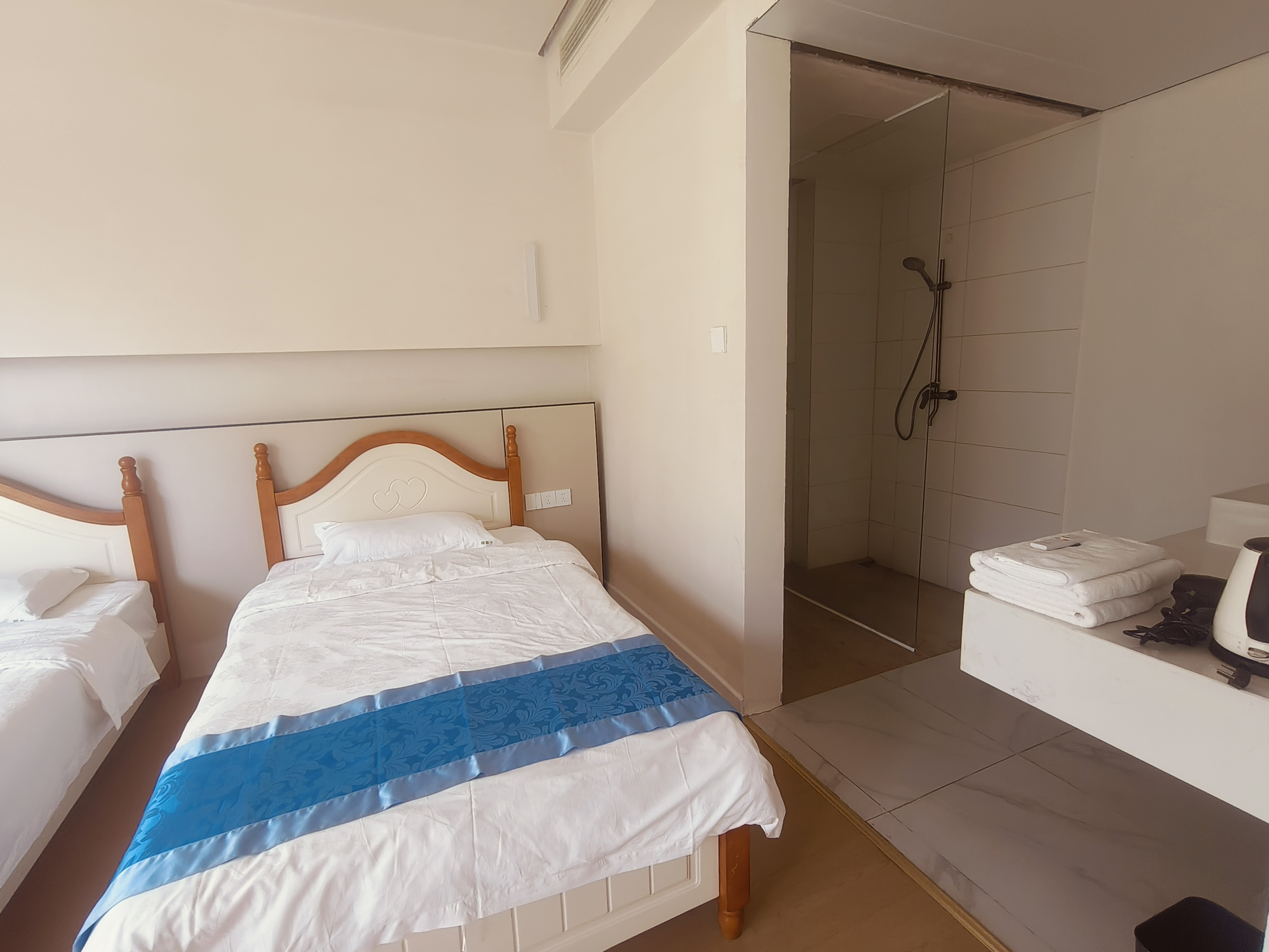 鸿洲江山 14室2厅2卫 20000.0元/月 鸿洲江山 14室2厅2卫 20000.0元/月室内图