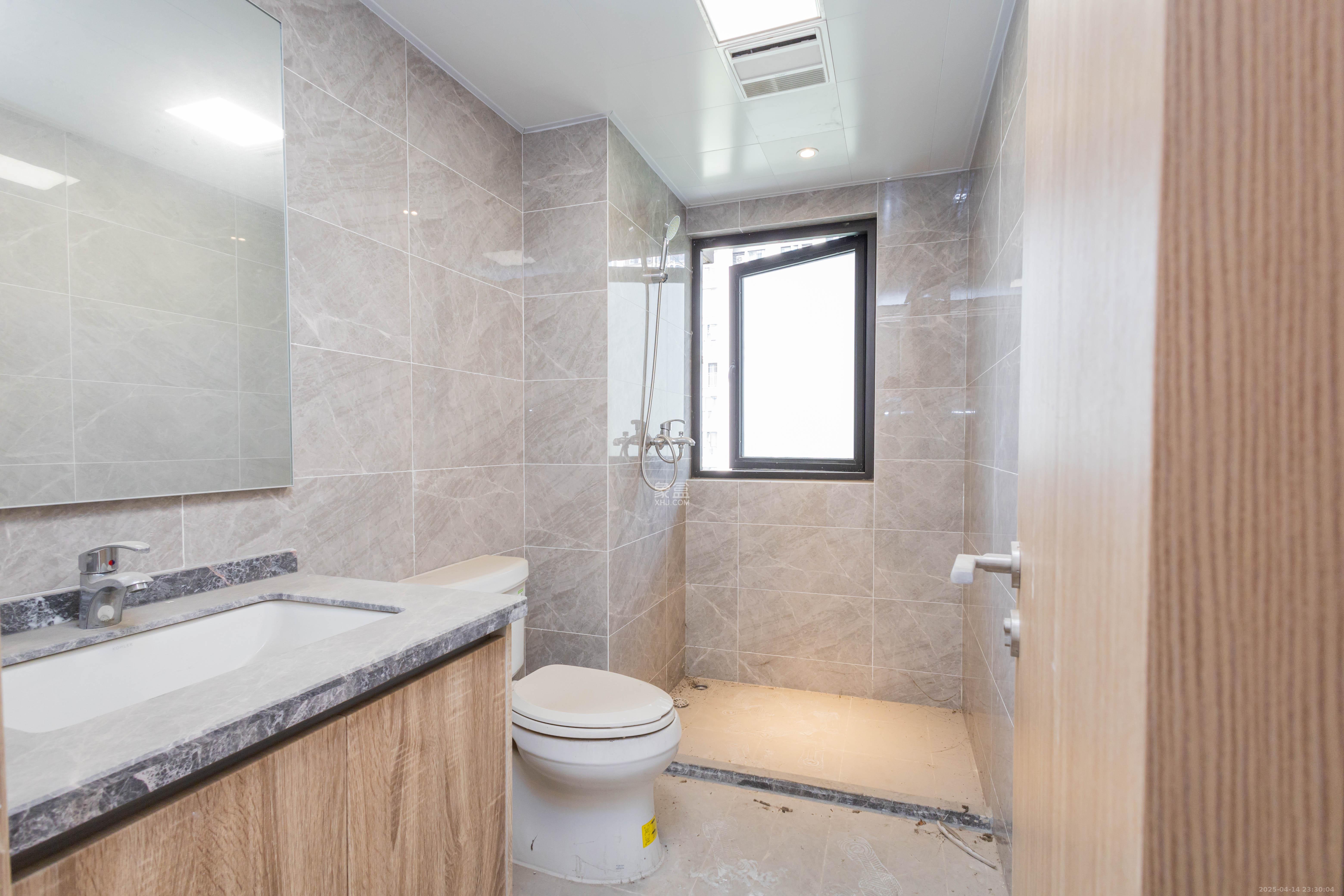 君合新城玺樾 3室2厅2卫 90.0万 君合新城玺樾 3室2厅2卫 90.0万卫生间