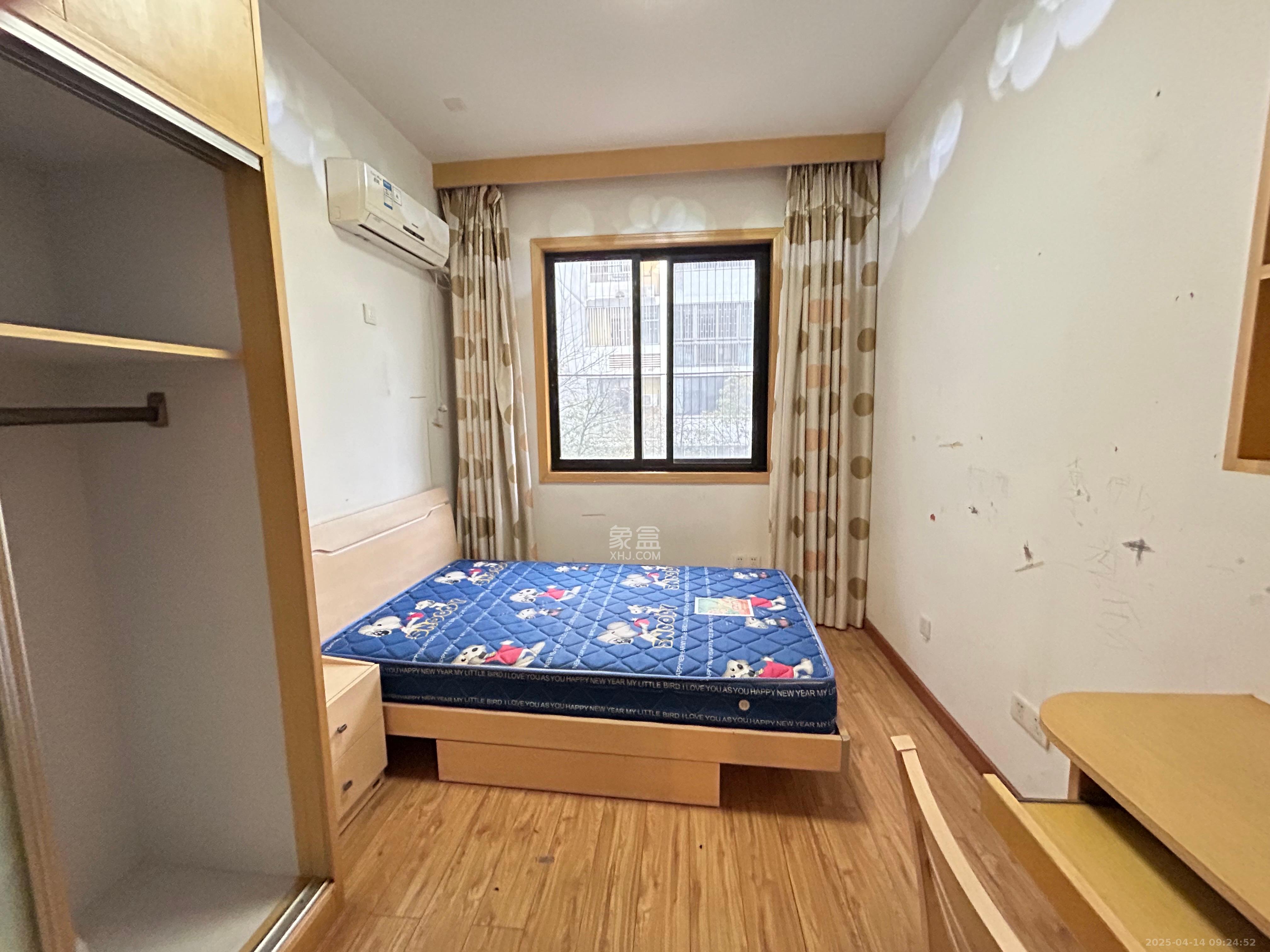 阳光100三期  3室2厅2卫   2600.00元/月室内图