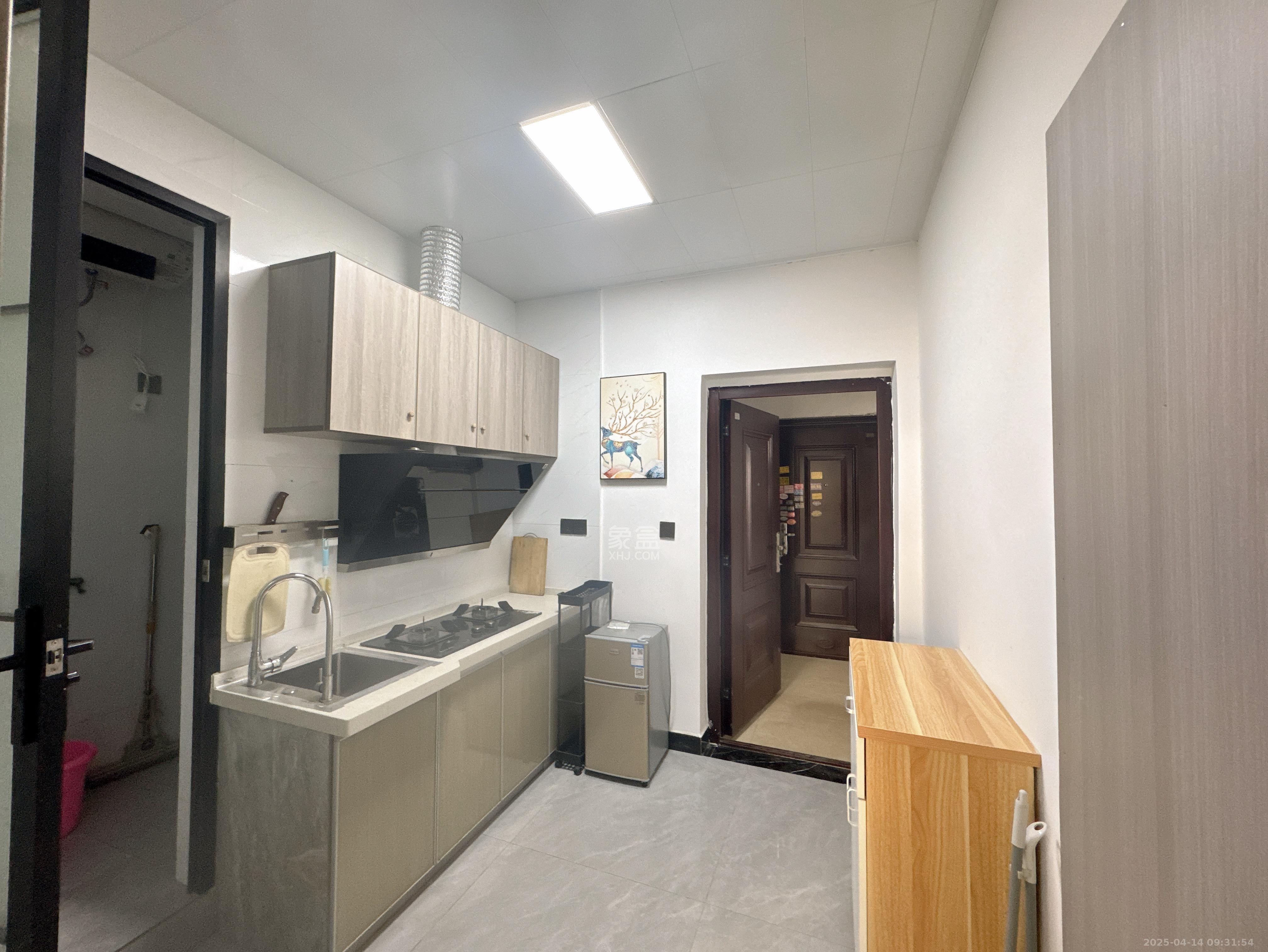 御湖国际 1室1厅1卫 1300.0元/月 御湖国际 1室1厅1卫 1300.0元/月室内图