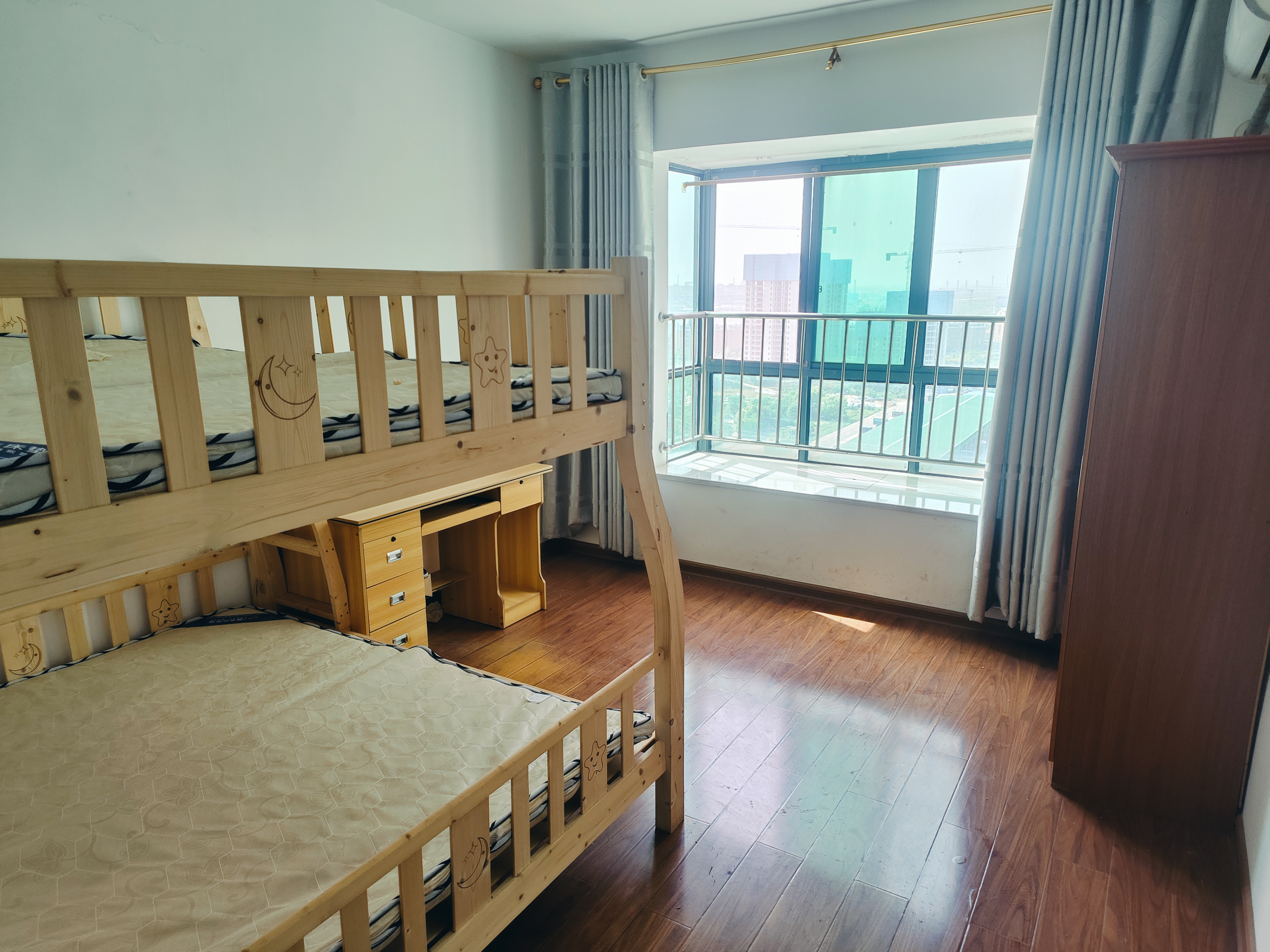 紫御华府  3室2厅1卫   1600.00元/月室内图